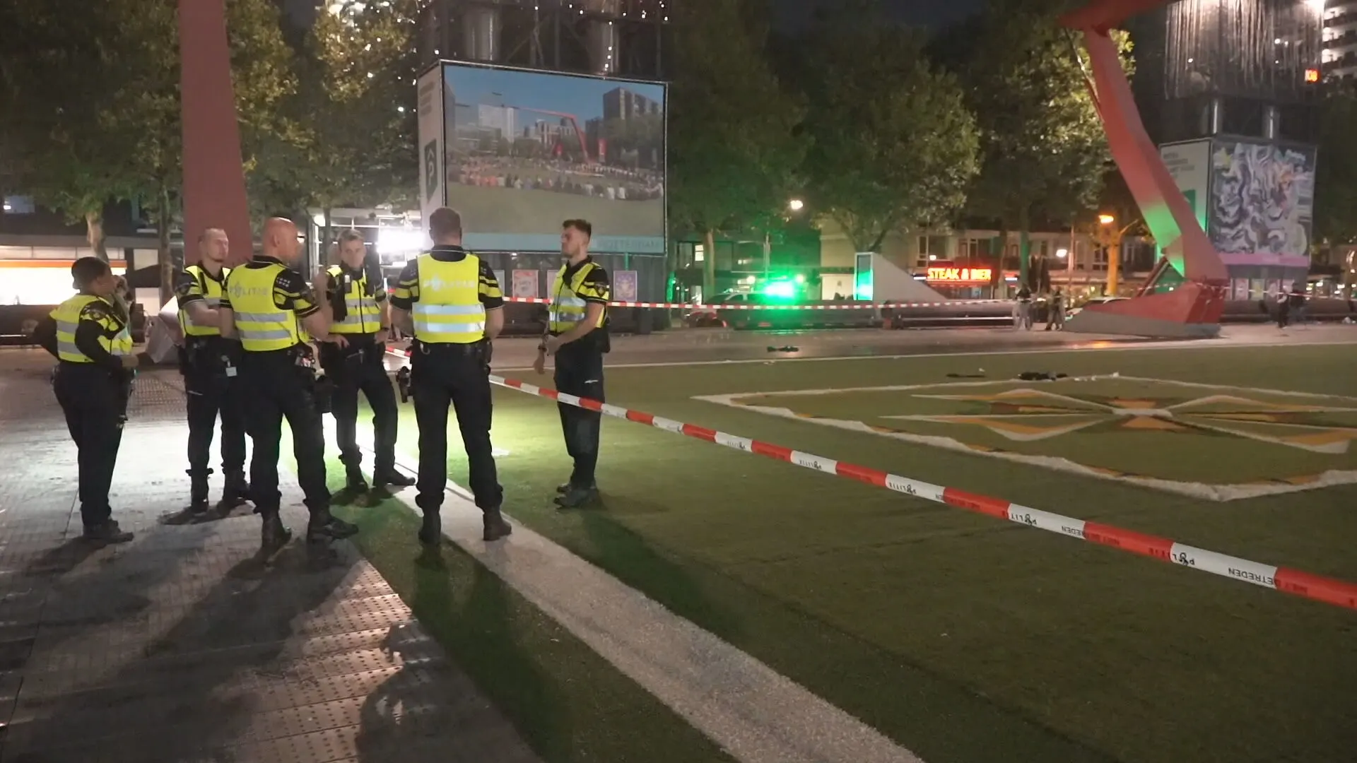 Man neergestoken in centrum Rotterdam, een verdachte aangehouden