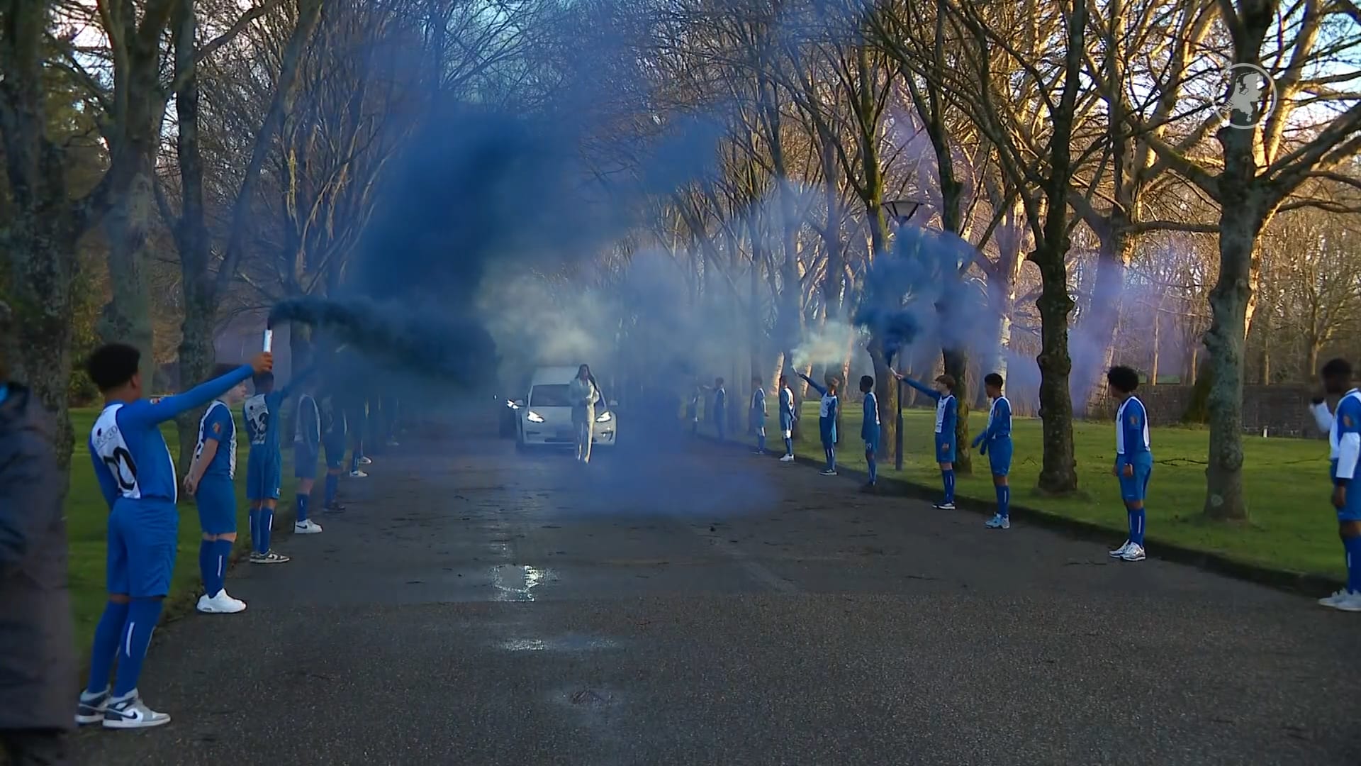 Bijzondere erehaag bij uitvaart Gianny-Davey (12)