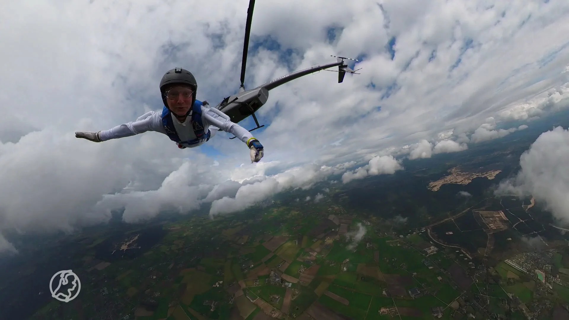 Wim de Gier springt zestig keer uit vliegtuig voor het goede doel