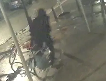 Politie zoekt billentikker die vrouwen lastig valt in Rotterdam