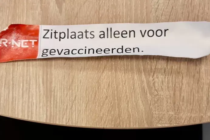 OV-bedrijf extra alert op nepstickers 'zitplaats alleen voor gevaccineerden'