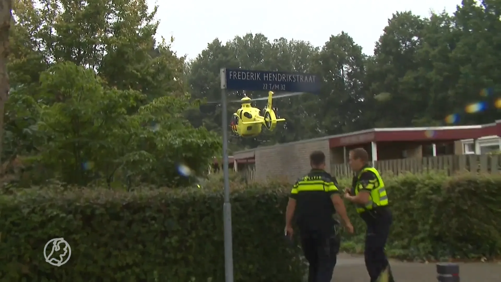 Hulpdiensten halen bewusteloze bewoonster uit brandende woning