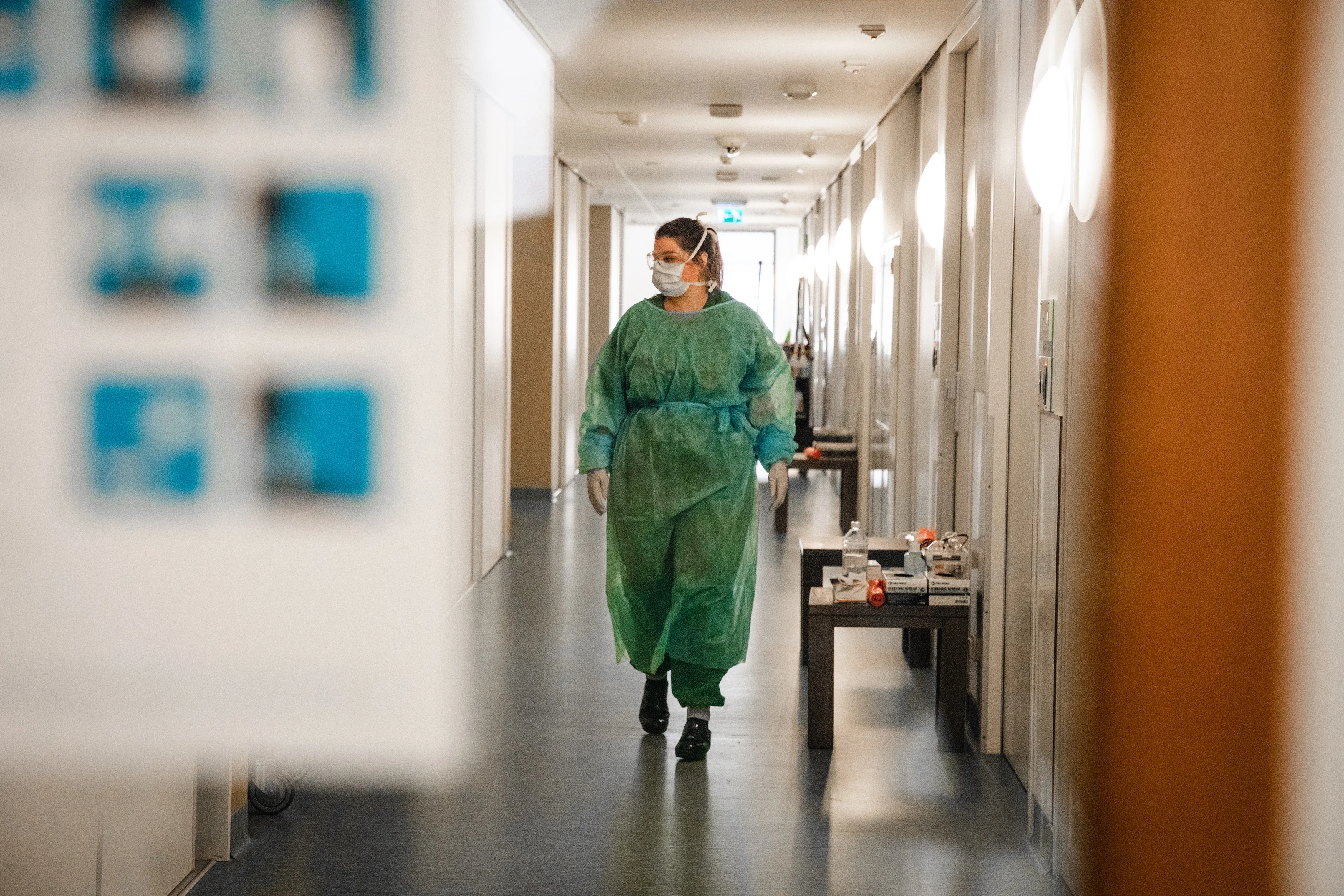 Verpleeghuizen grijpen terug naar mondkapjes: 'In sommige instellingen geldt al een plicht'