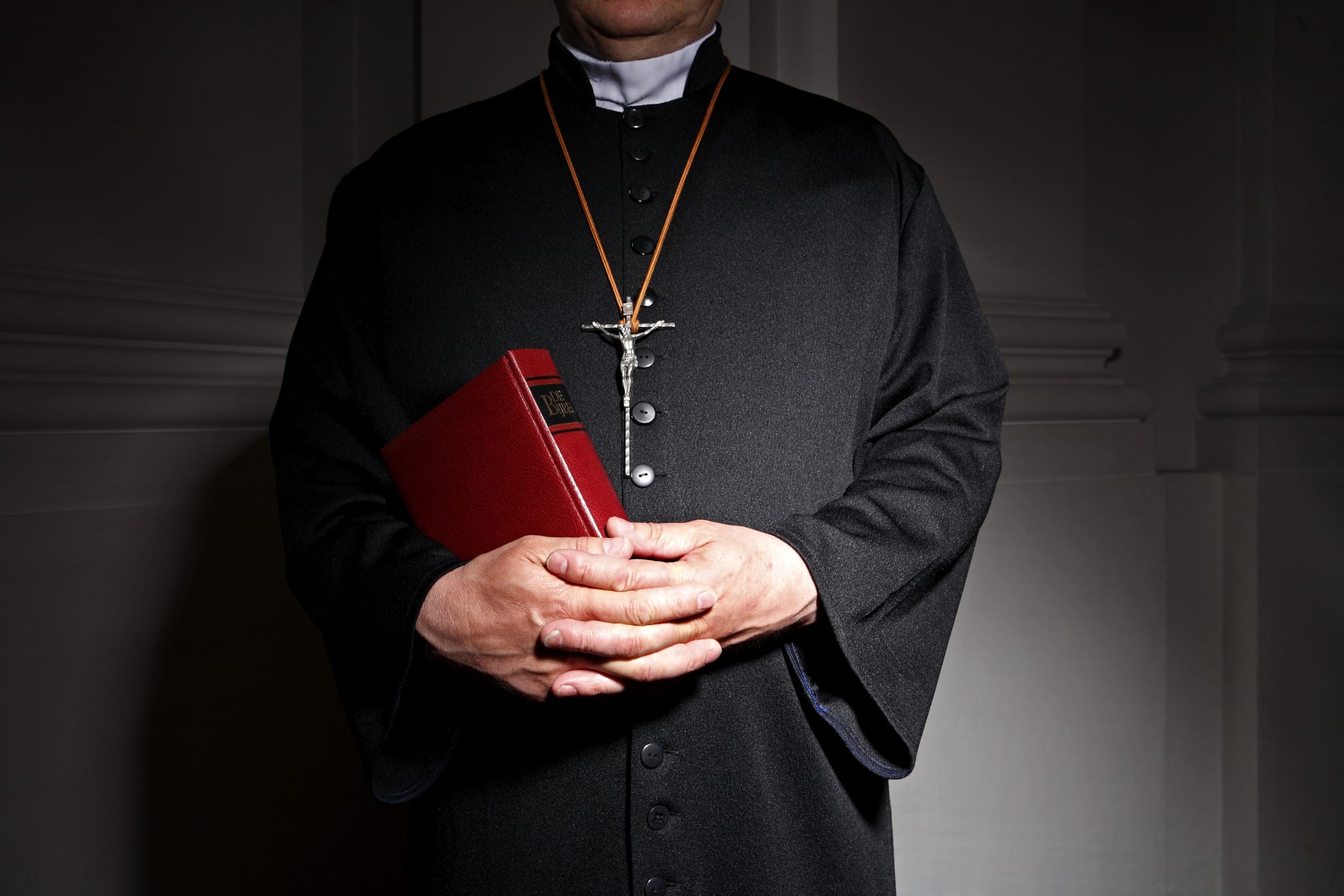 Pastoor 'uit het niets' geslagen tijdens uitvaartdienst: 'Ernstig en zorgelijk'