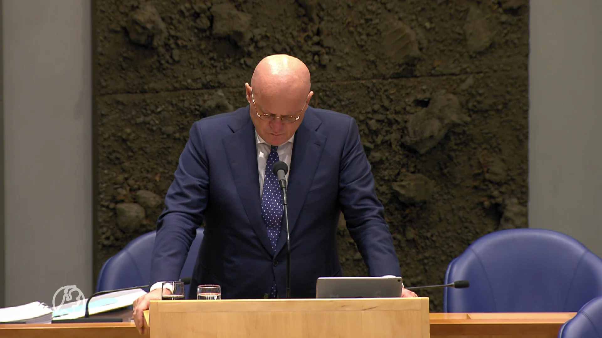 Geëmotioneerde Grapperhaus biedt excuses aan onterecht veroordeelden Puttense moordzaak