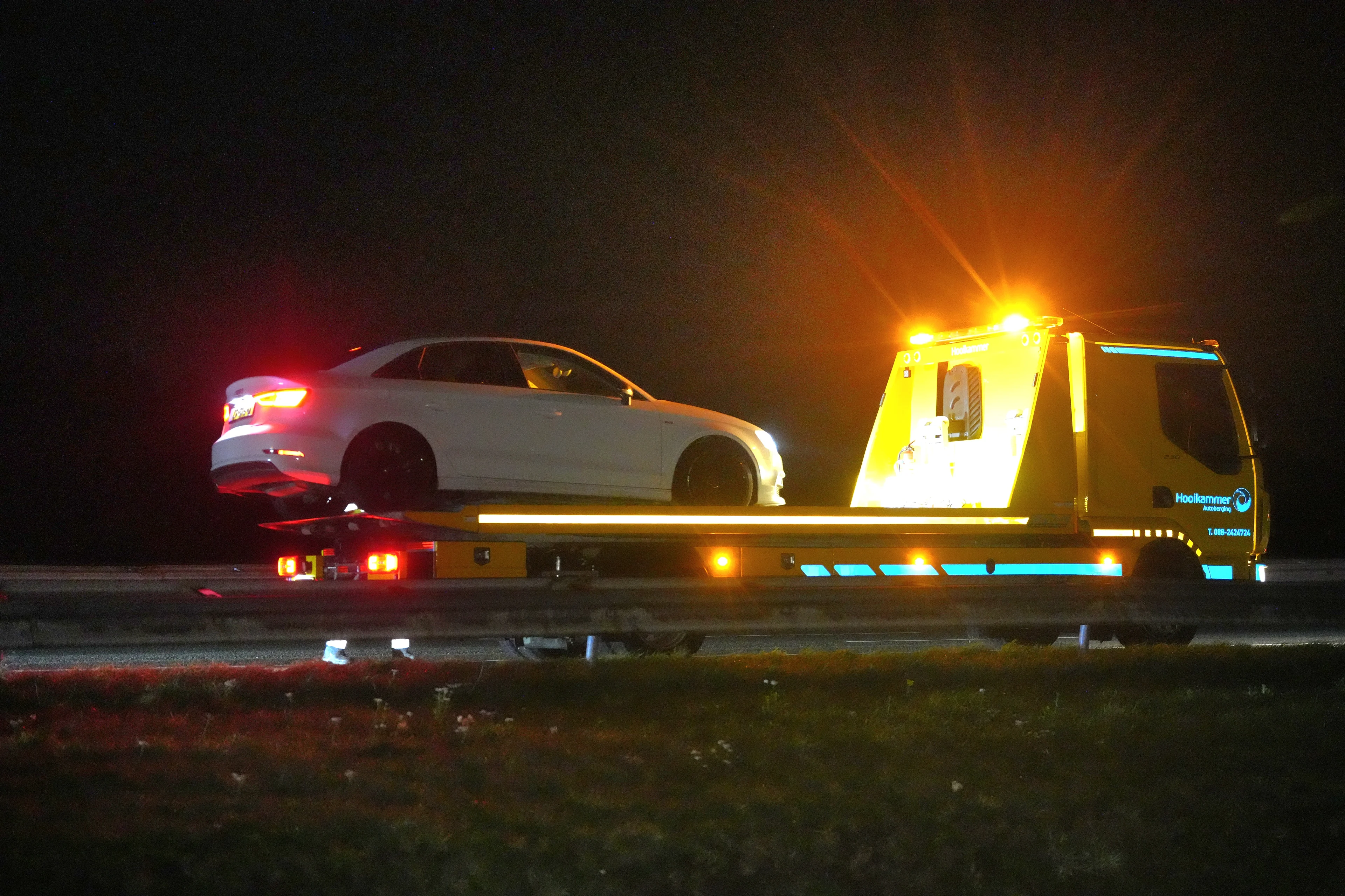 Grote objecten op A28 gegooid, meerdere auto's met schade: 'Schrik zit er goed in' 