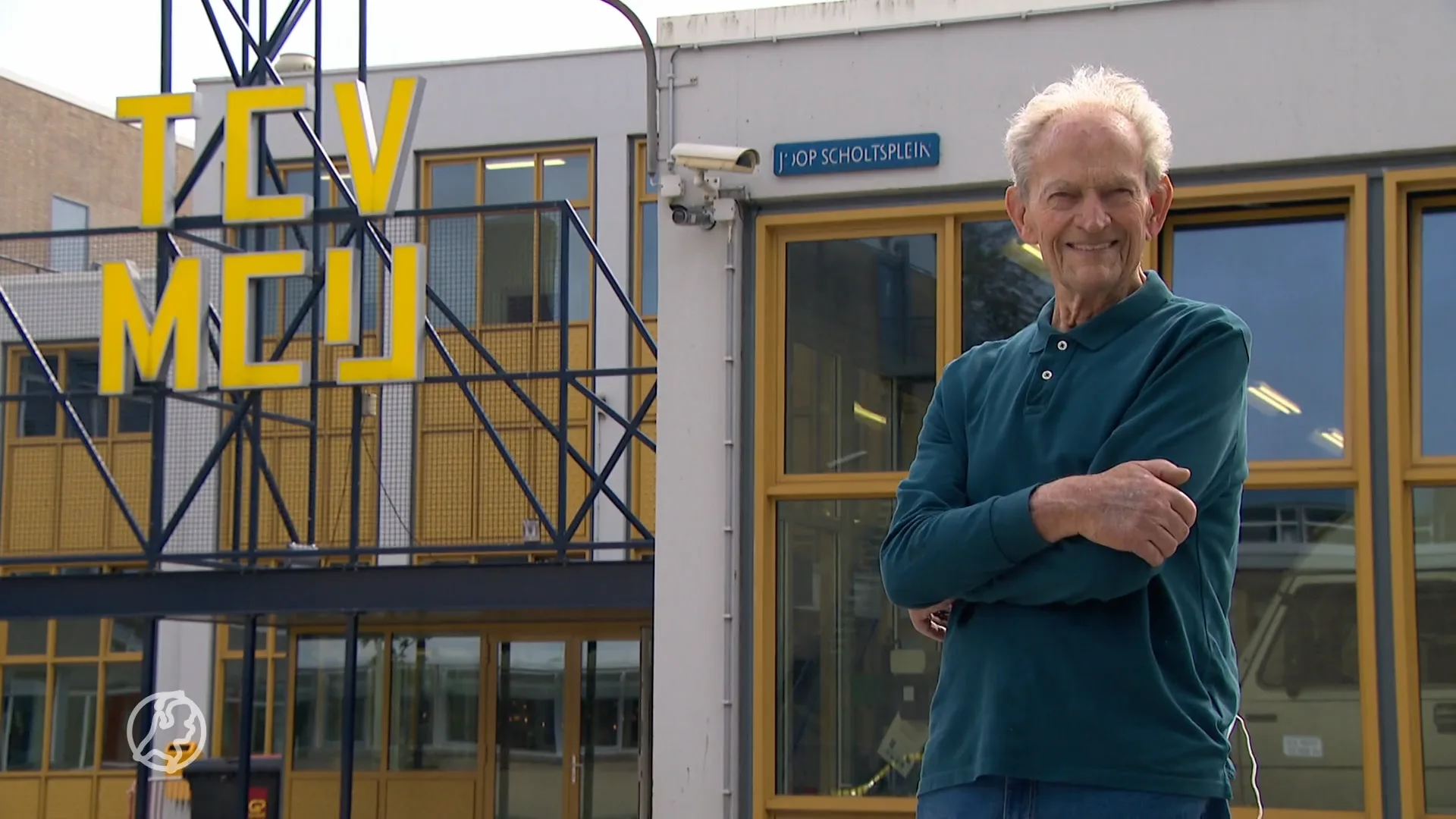 Conciërge 'ome Joop' denkt op zijn 95e nog altijd niet aan stoppen