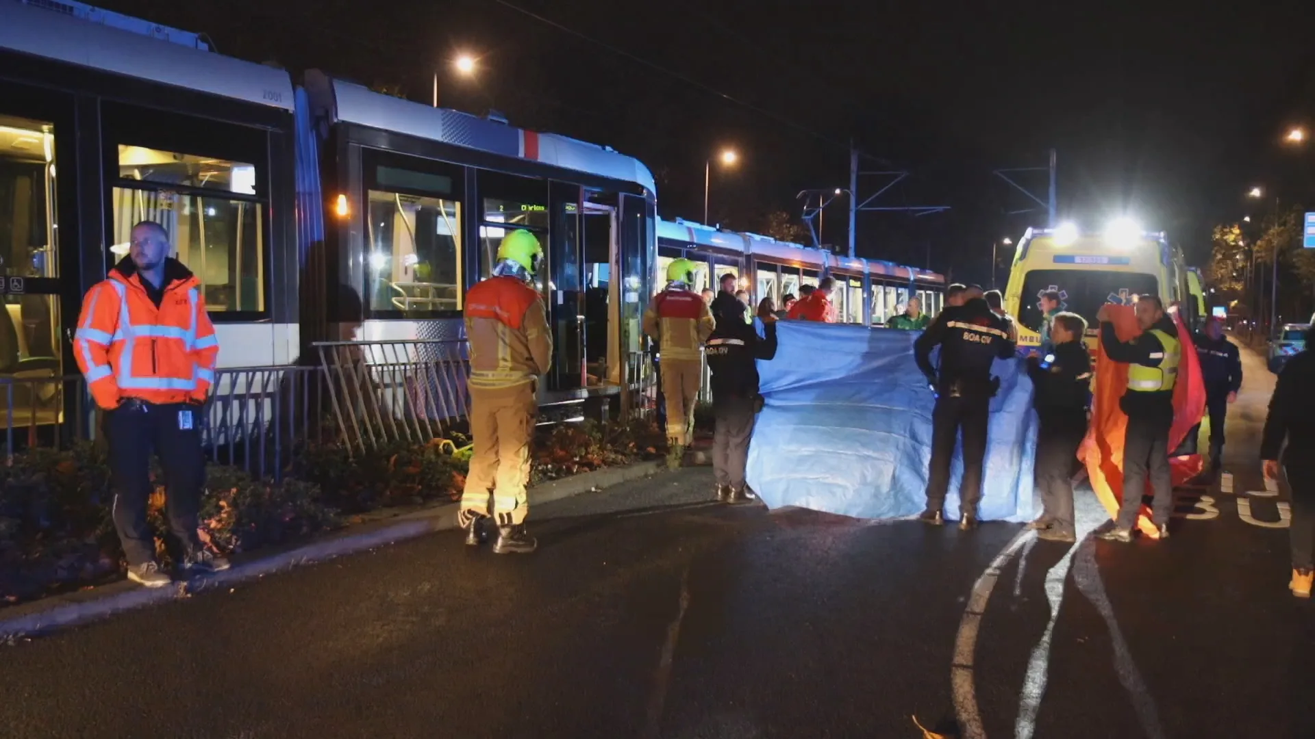 Man zwaargewond na aanrijding met tram  in Rotterdam