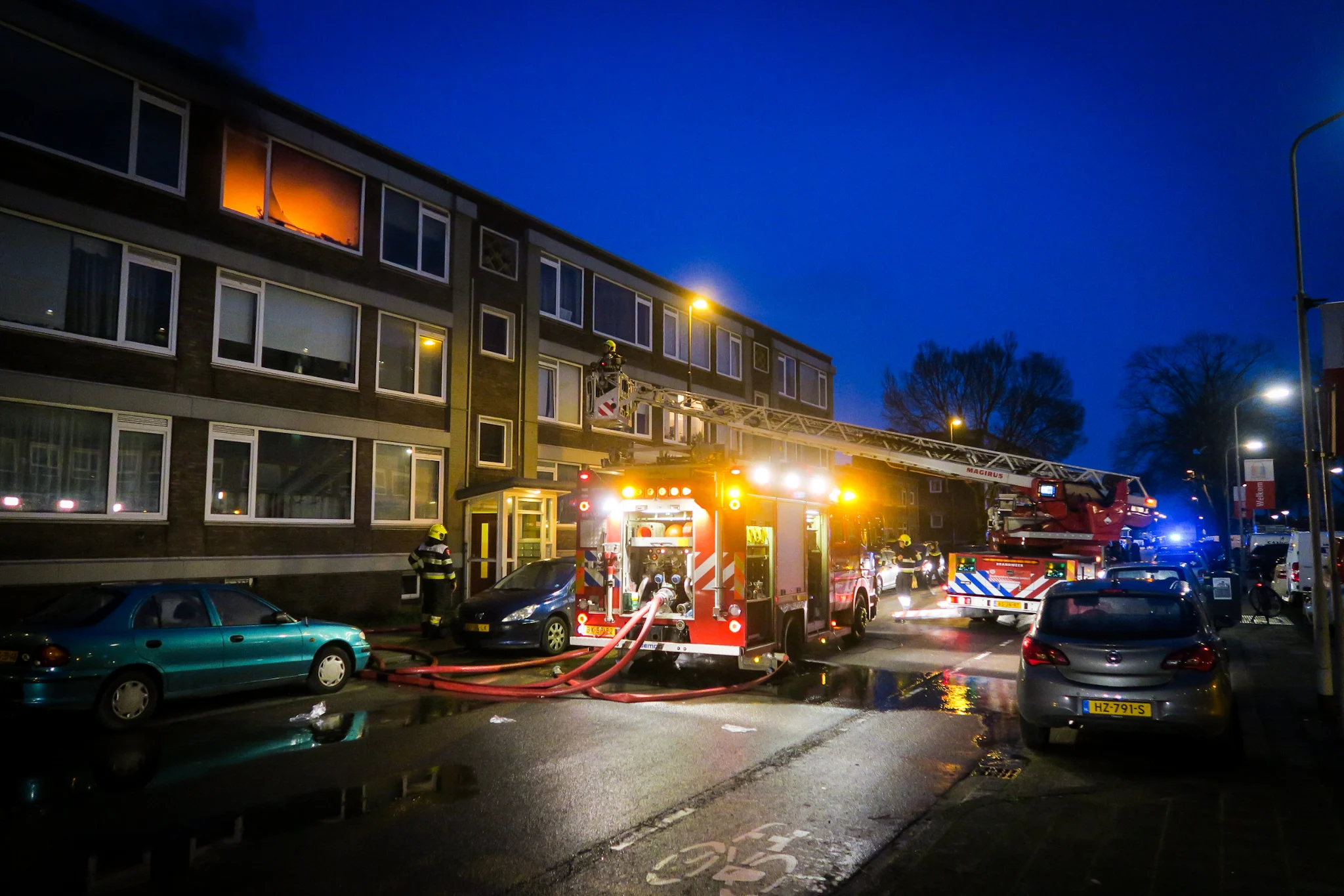 Zwaargewonde door brand in Beverwijk, omwonenden geëvacueerd