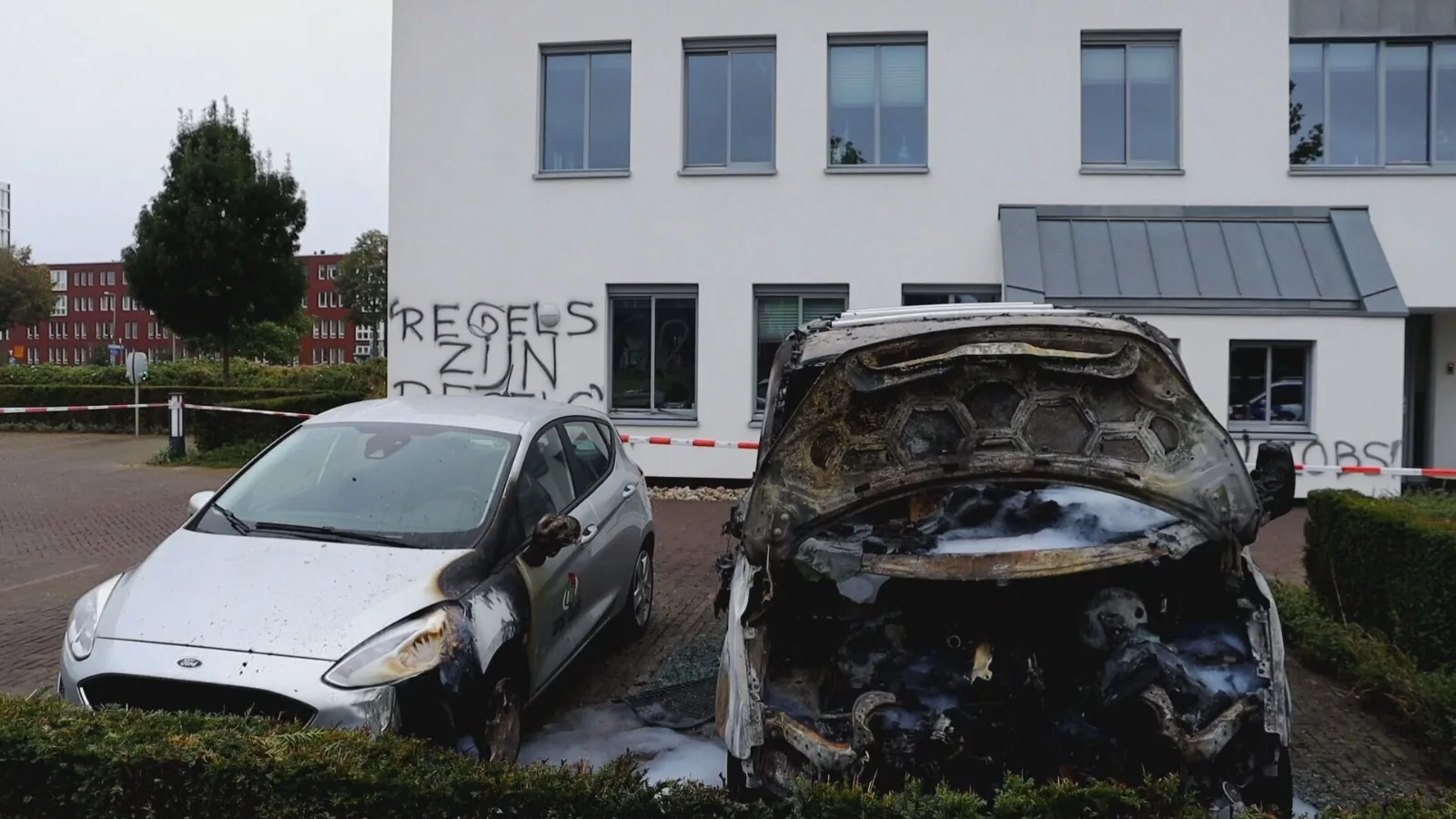 Is er mogelijk verband tussen brandstichting in Enschede en artikel in de krant?