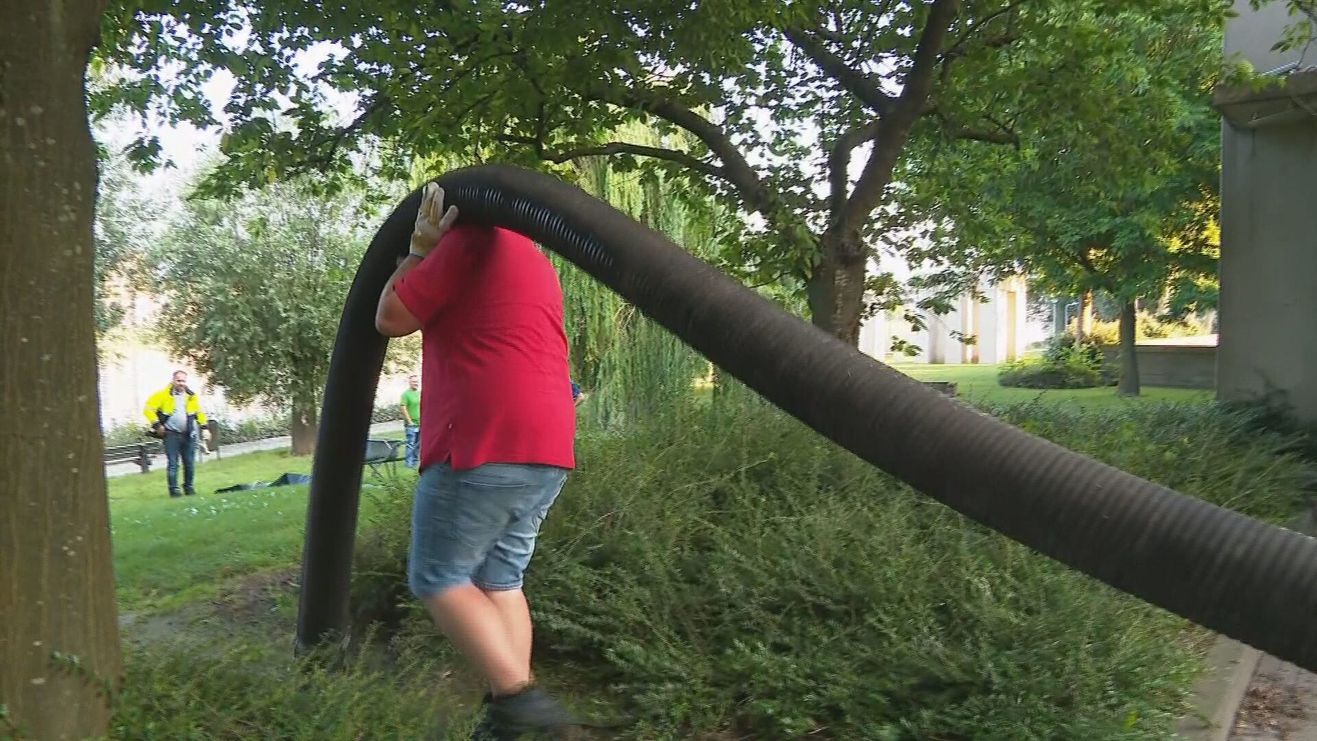 Na de overstromingen begint het puinruimen in Limburg: telefoon roodgloeiend bij schoonmaakbedrijven