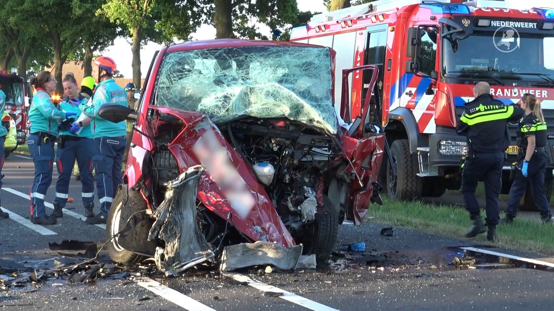 Twee doden bij verkeersongeluk met bestelbusjes in Nederweert