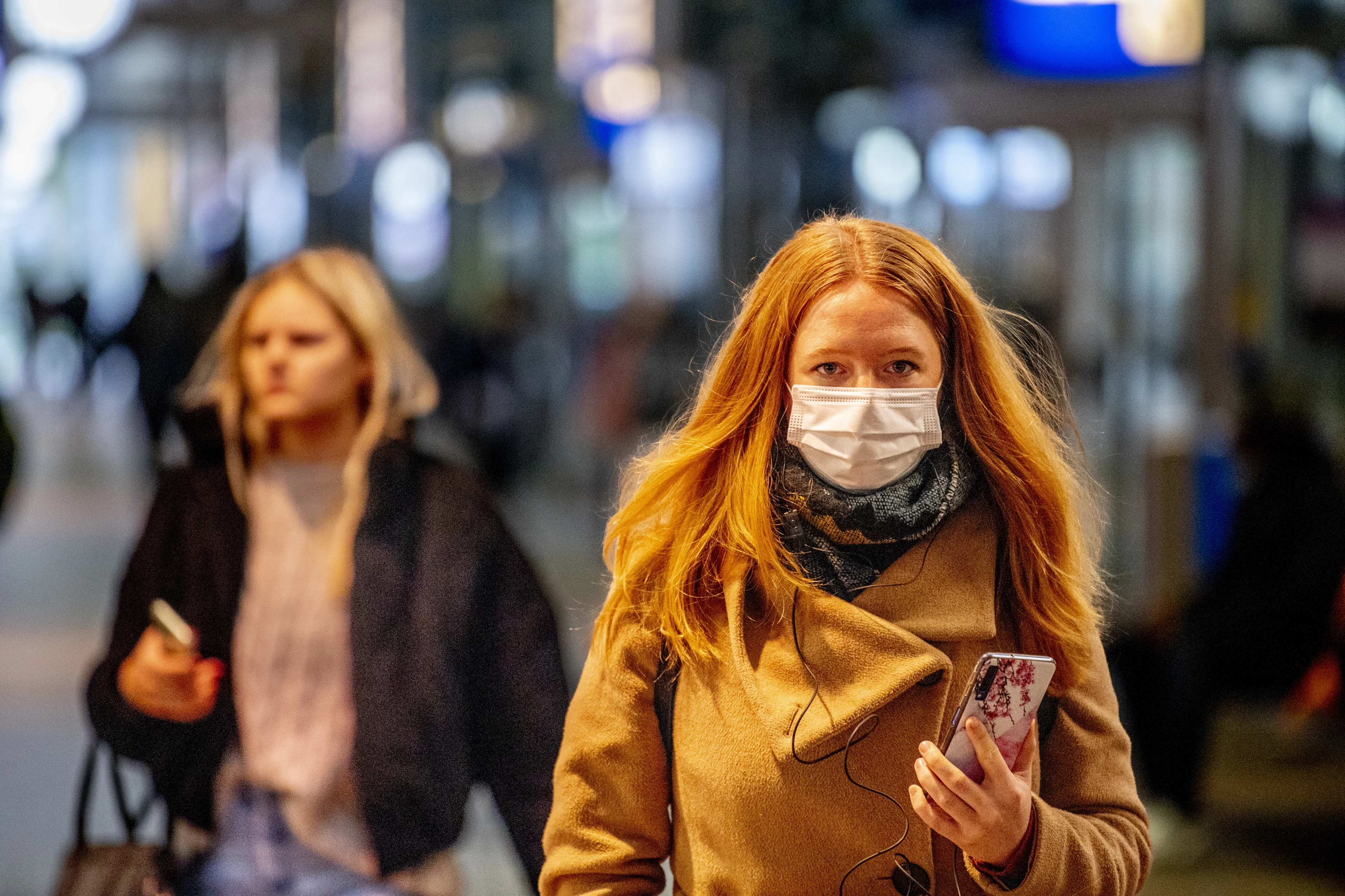 Gaan we ons aan de coronaregels houden? 'Moeilijk om mensen opnieuw zover te krijgen'