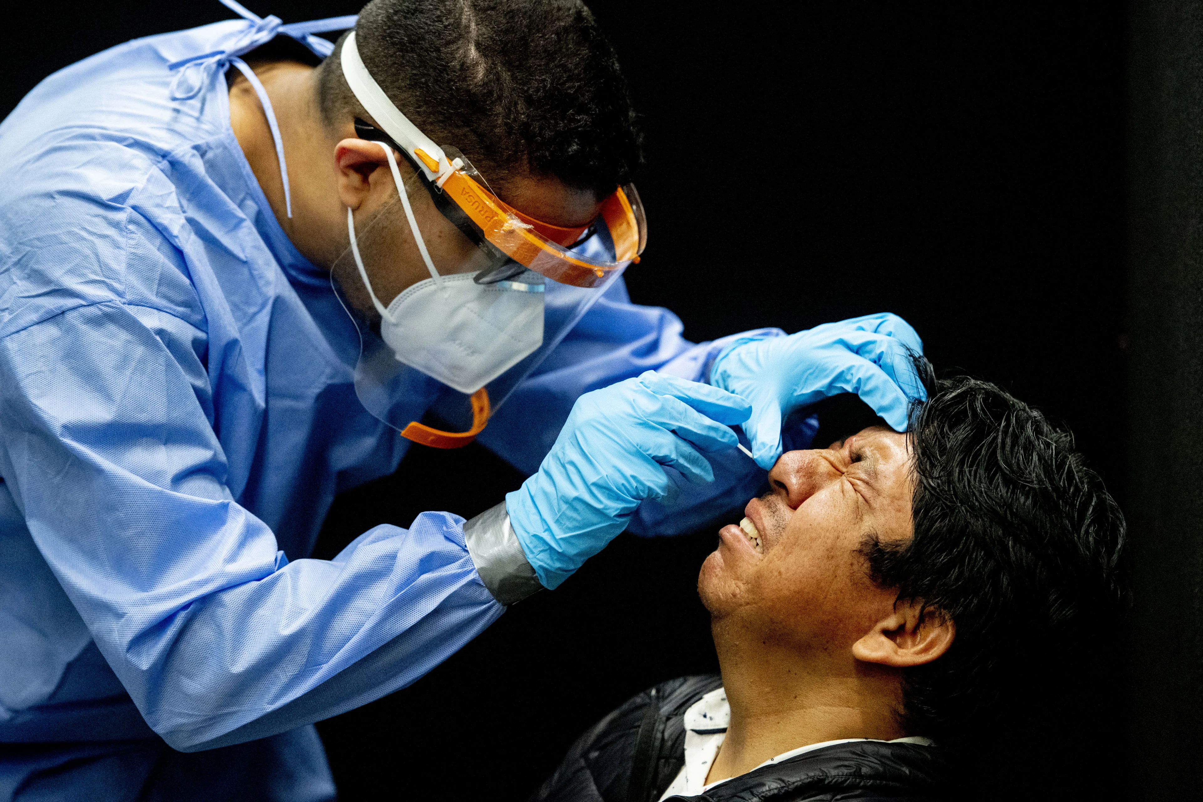 Je kunt nog maar op vier locaties in Nederland worden getest op het coronavirus