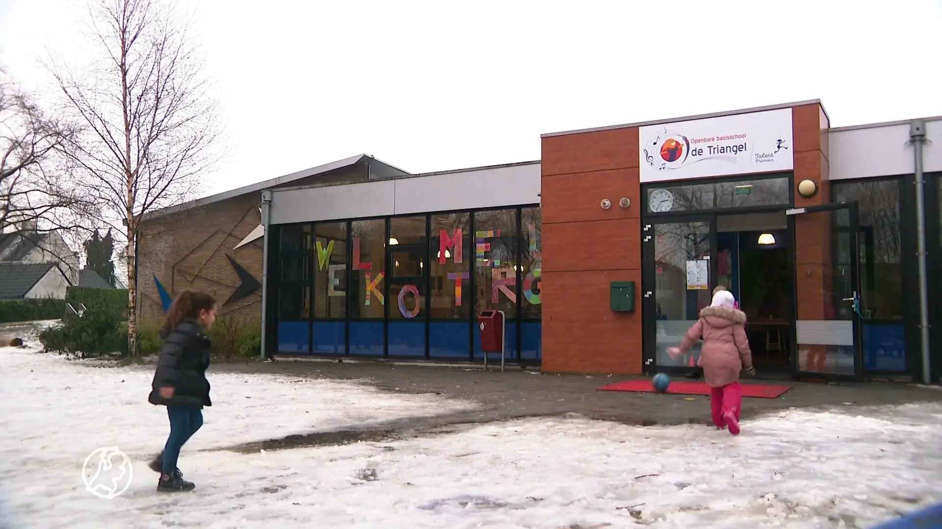 Deel basisscholen dicht vanwege code rood, in Weesp ging de deur wel bewust open