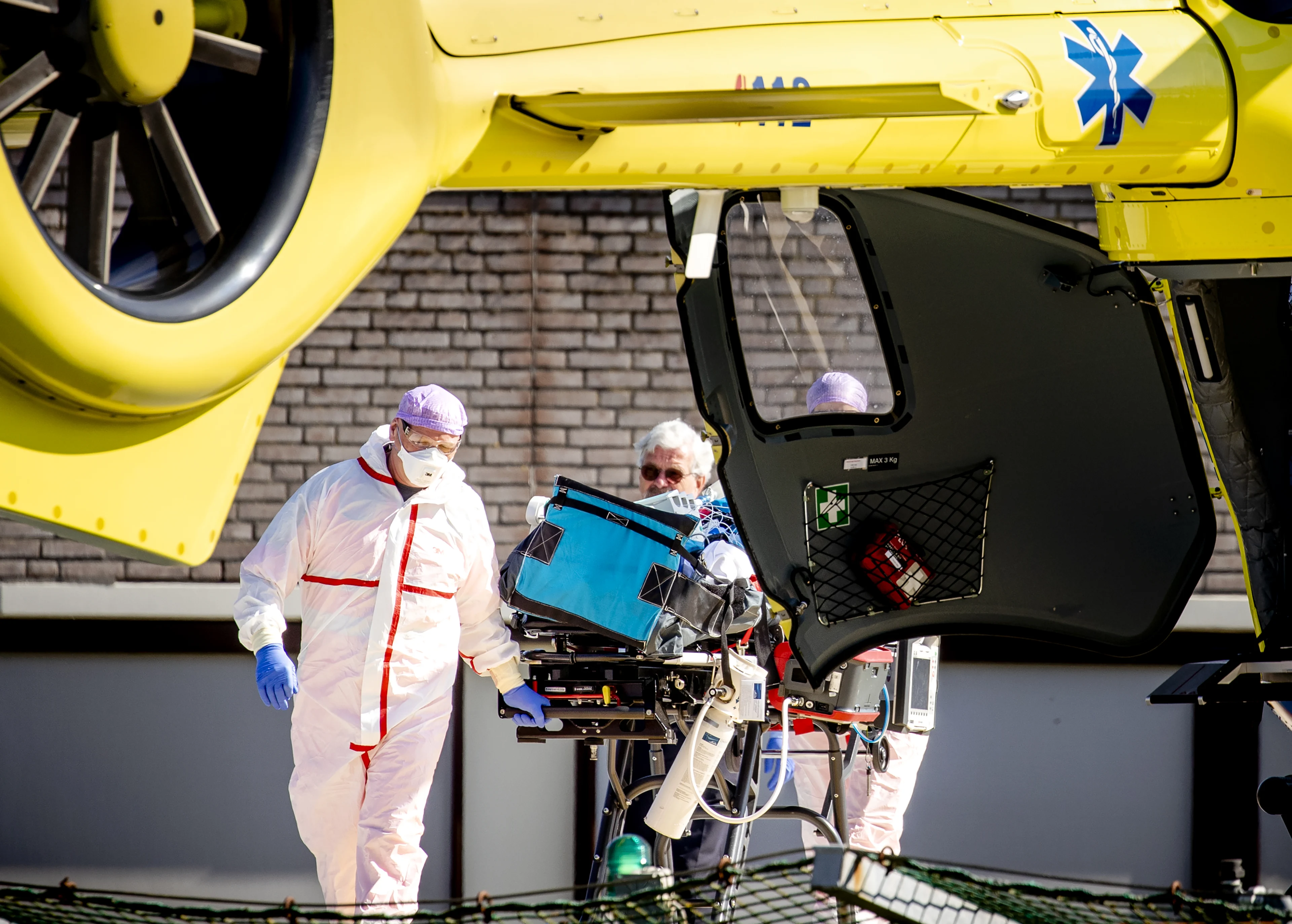 Ziekenhuisopnames en overleden coronapatiënten afgenomen