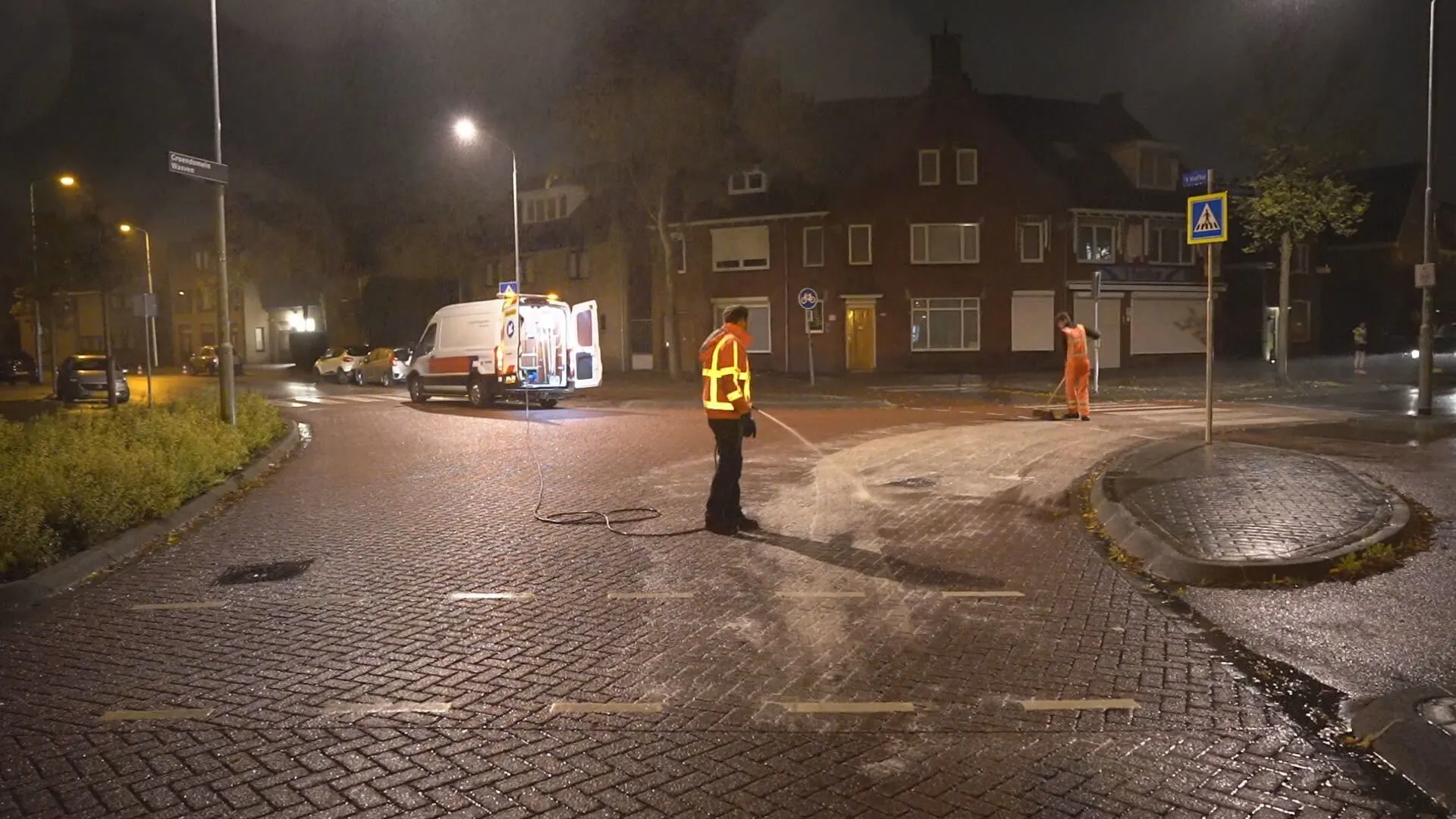 Spekgladde weg in Eindhoven zorgt voor glijpartijen