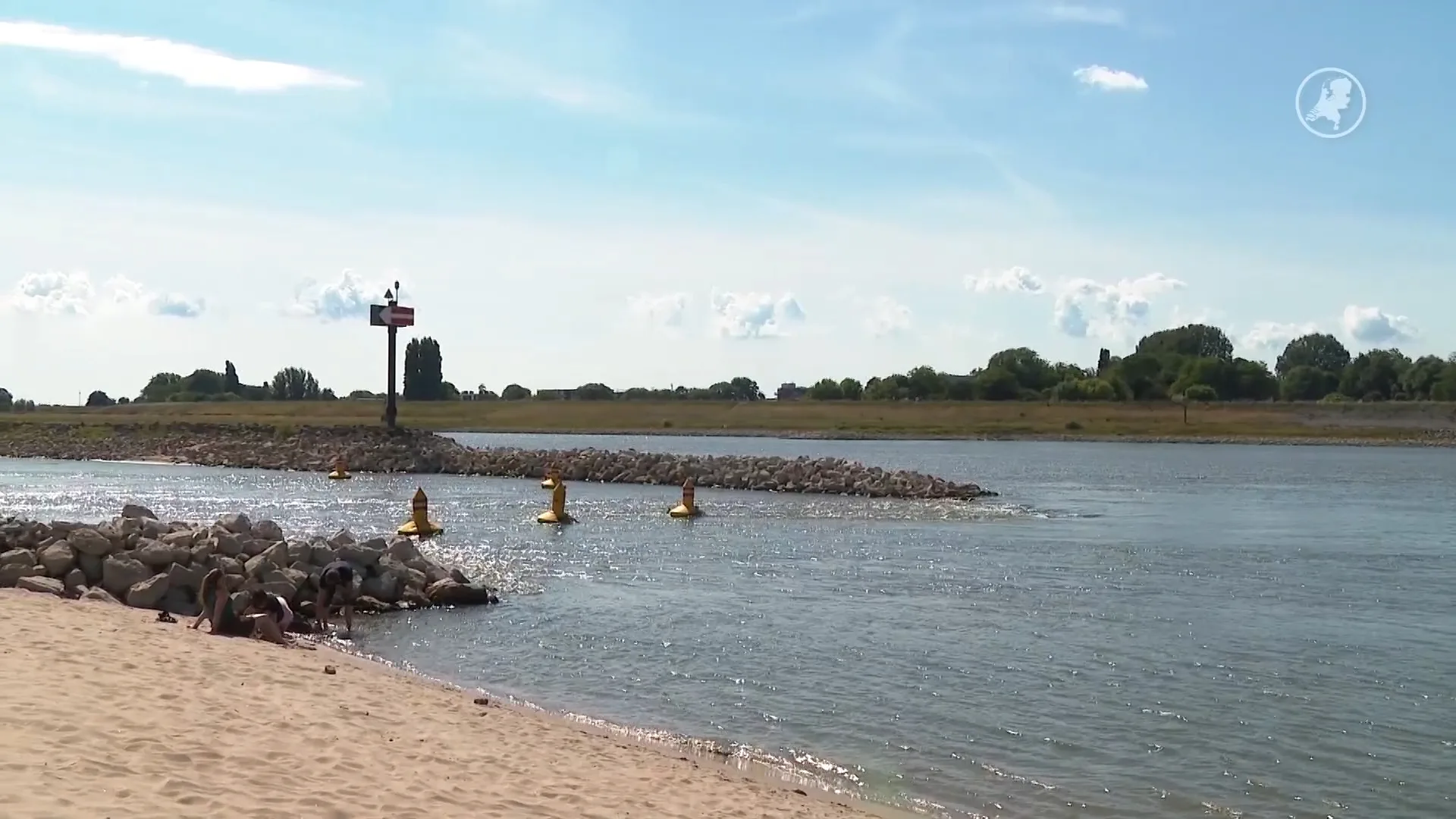 Zwemmen in rivieren kan gevaarlijk zijn (en een dure grap)