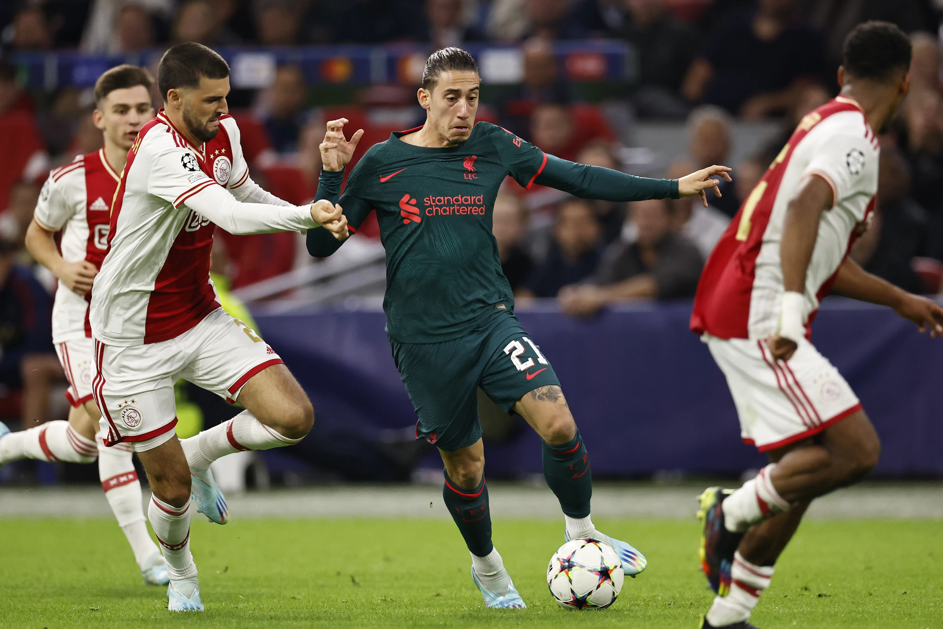 Liverpool laat niets heel van Champions League-droom van Ajax