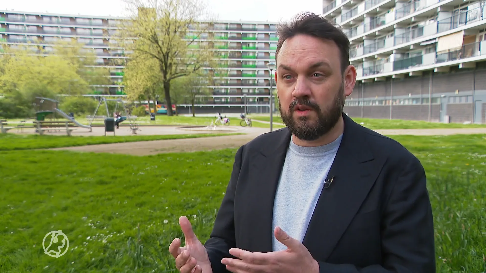 Arnhem trekt portemonnee en neemt schulden inwoners over