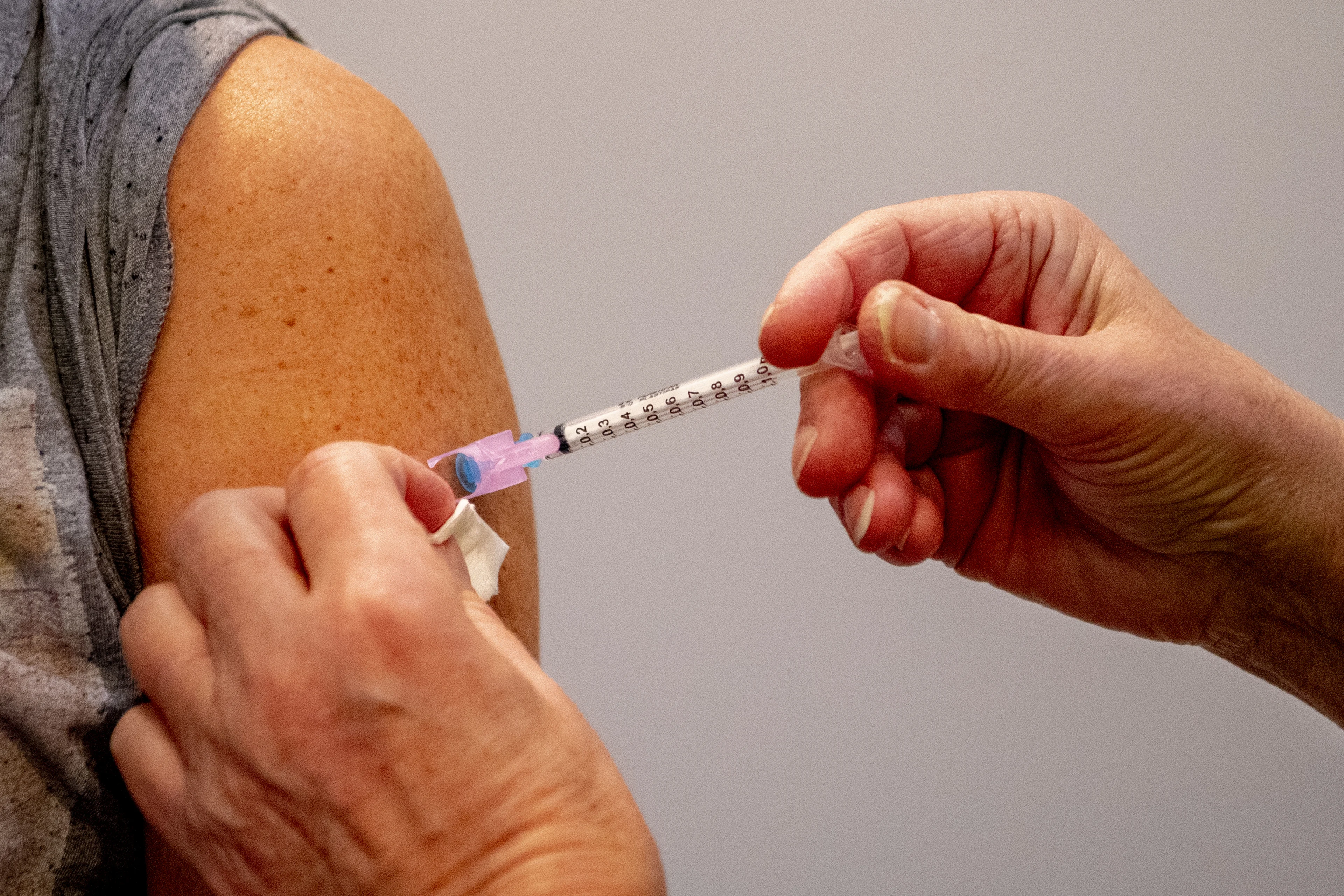 'Tot nu toe in Europa 16.000 meldingen van bijwerking van Pfizer-vaccin'