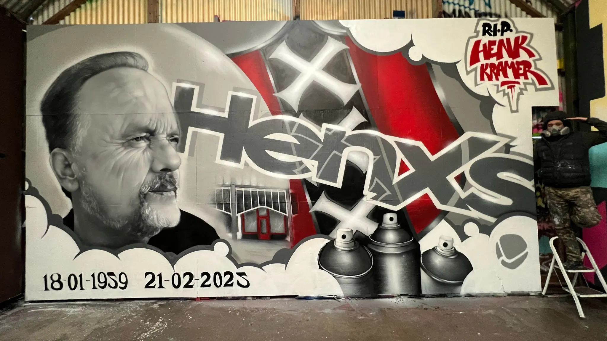 Straatkunstenaars eren overleden Amsterdamse graffitikoning Henxs door hele land