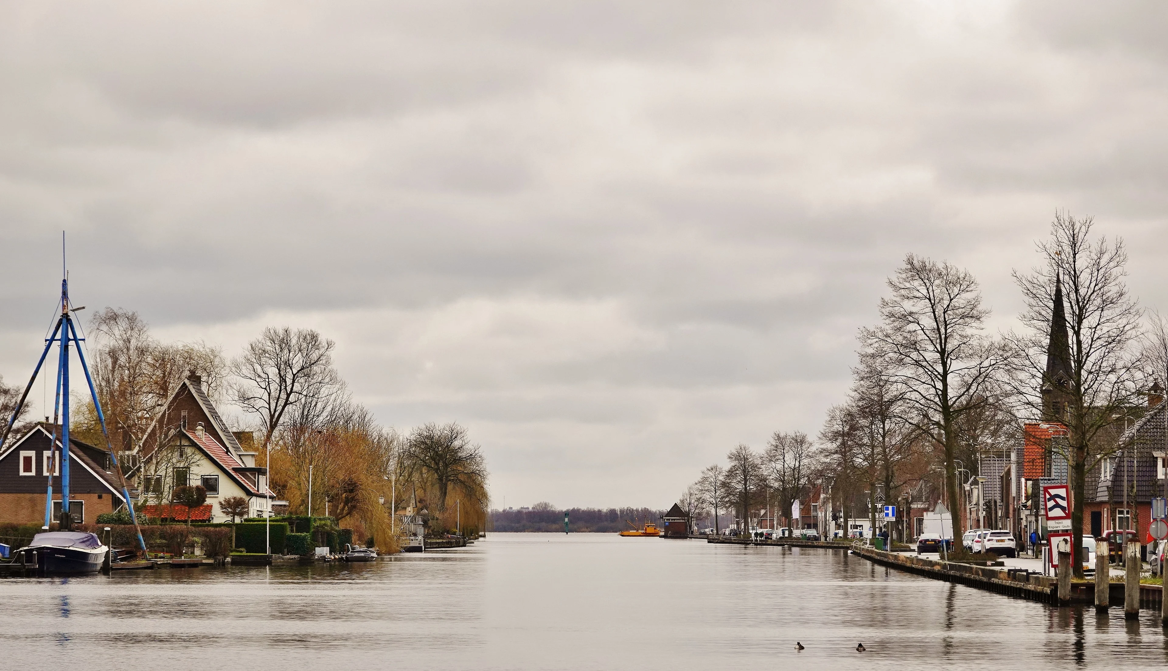 Verkiezingsdag begint grijs en met een spat regen, later meer zon