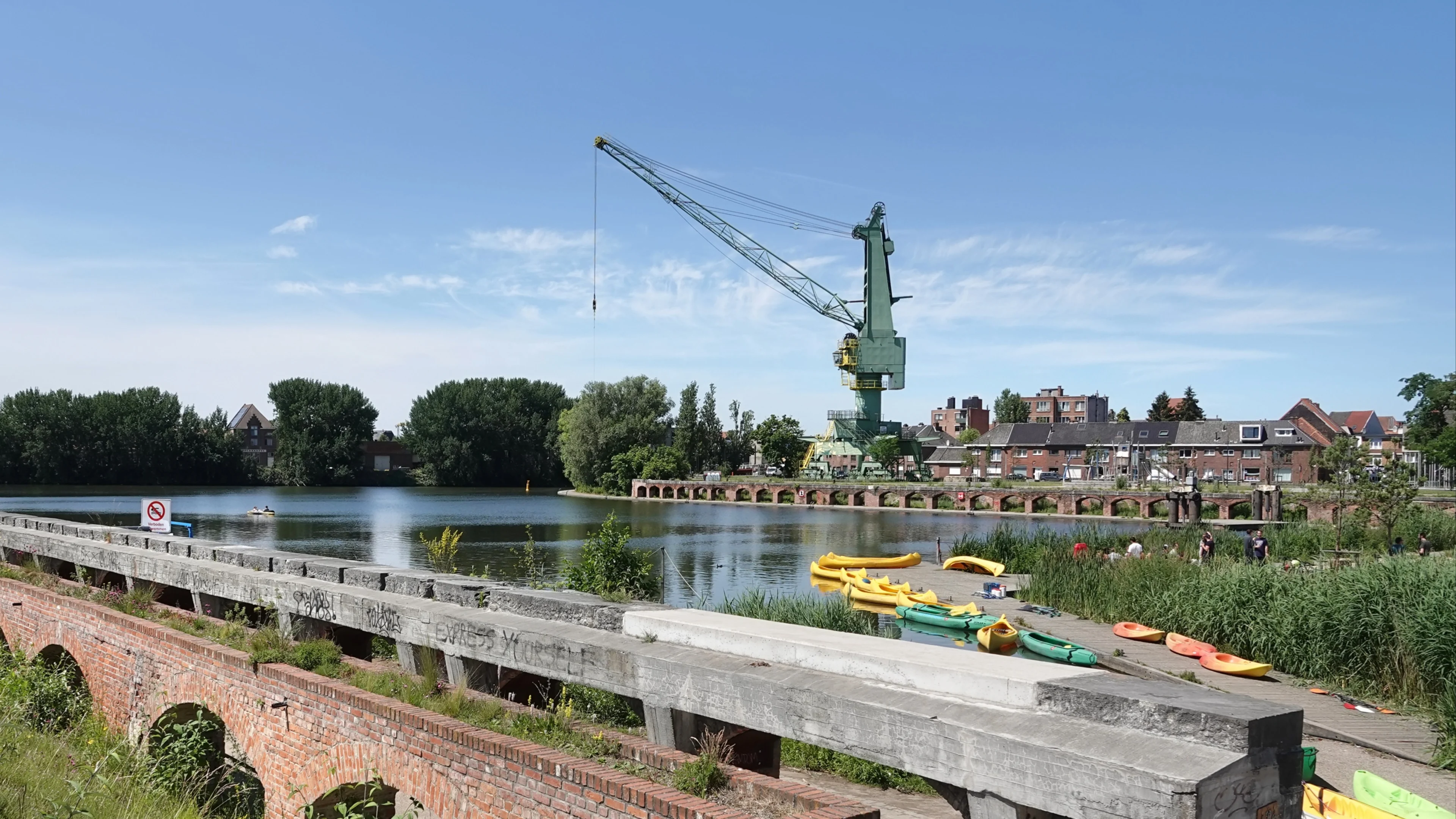 Dood jongetje (9) in sporttas in water gevonden, stiefvader in Bakel opgepakt