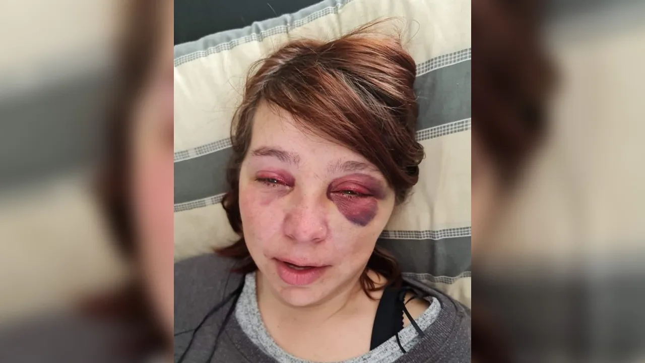 Angelique werd van haar fiets gereden door bestelbus die doorreed: 'Zo laf'