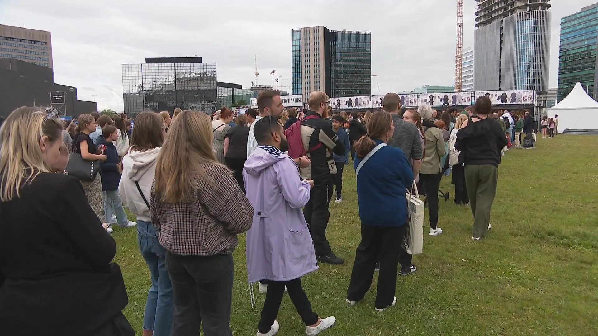 Fans van Taylor Swift urenlang in de rij voor merchandise