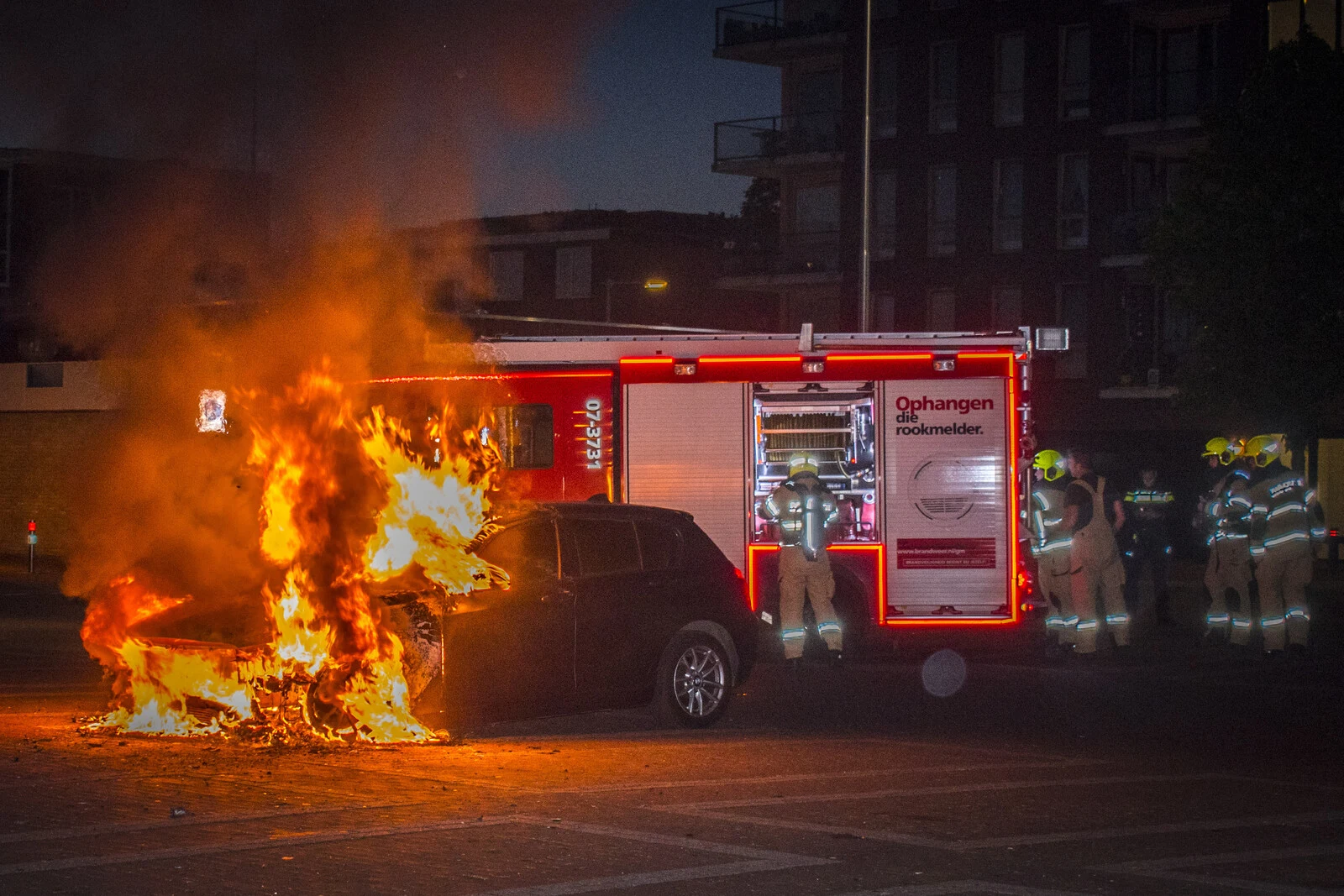 Opnieuw autobranden in Arnhem, twee voertuigen gaan in vlammen op