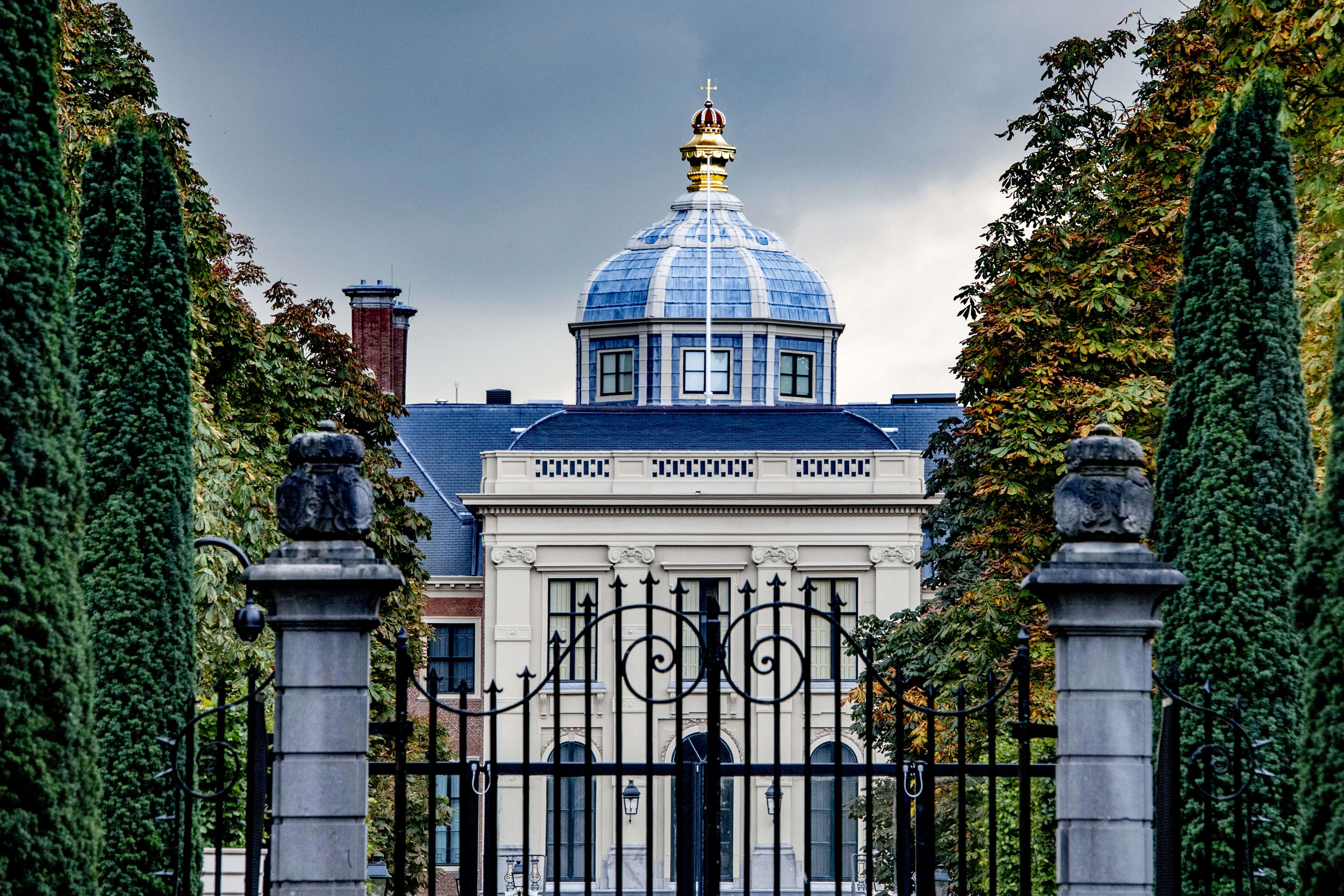 Koning in aanzien gedaald na omstreden vakantie in Griekse villa