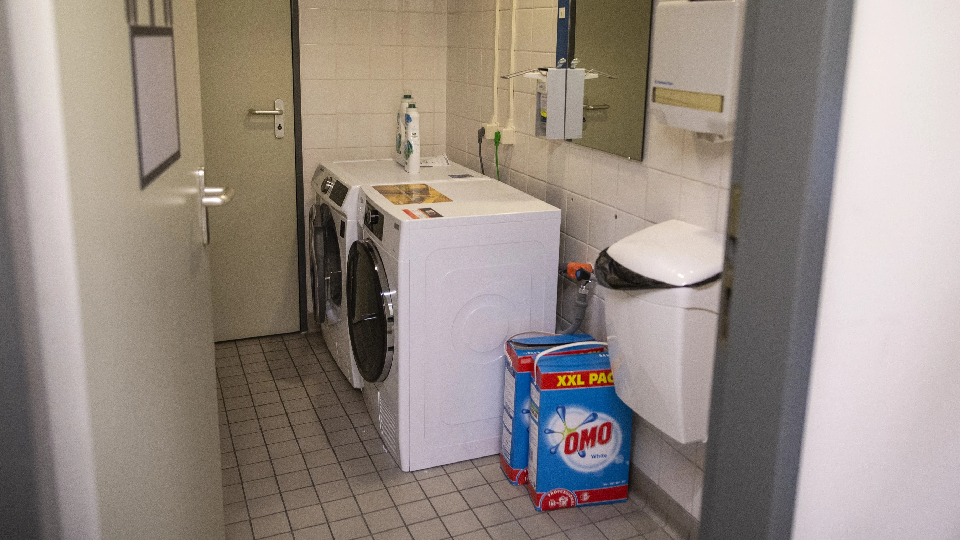 Ouder stel zit anderhalve dag vast in washok nadat deurklink eraf valt