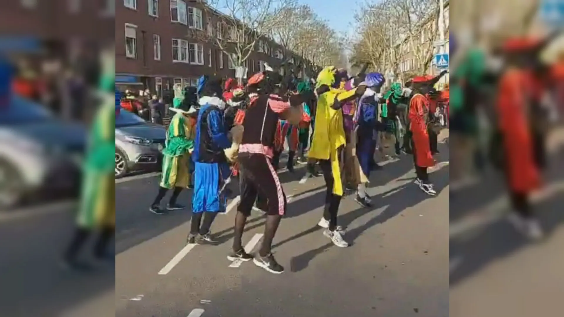 Dansende Zwarte Pieten zetten Den Haag op stelten