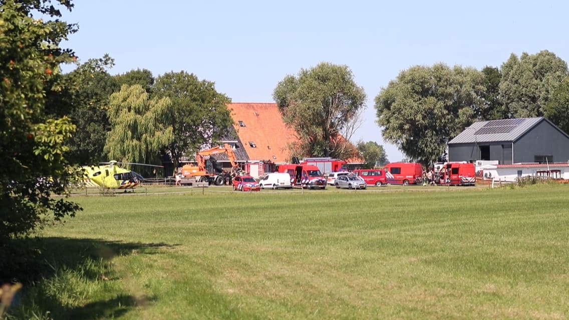 Machinist omgekomen nadat landbouwkraan in het water valt