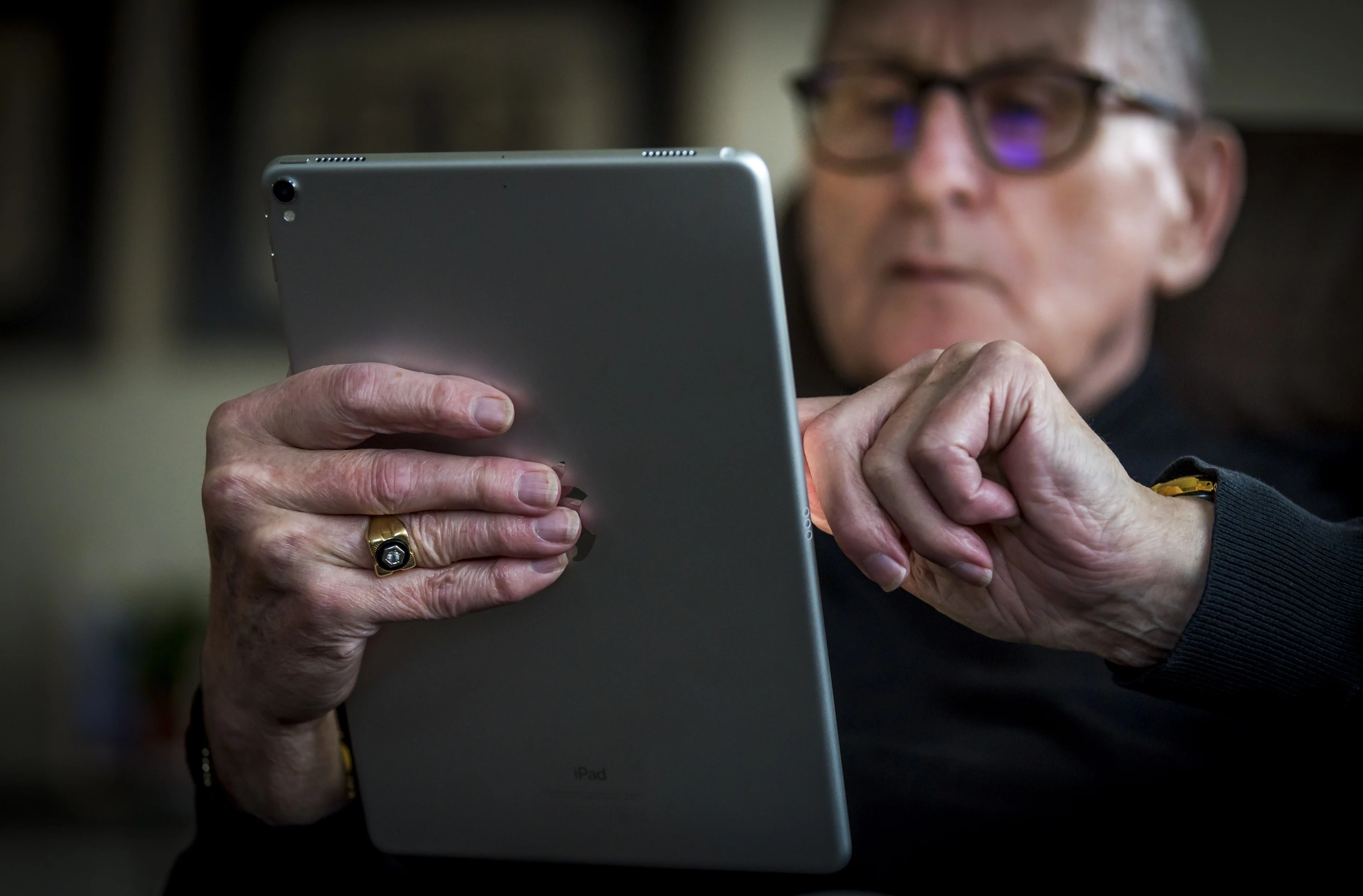 'Ouderen steeds vaker in online omgevingen, maar lopen vast op techniek'