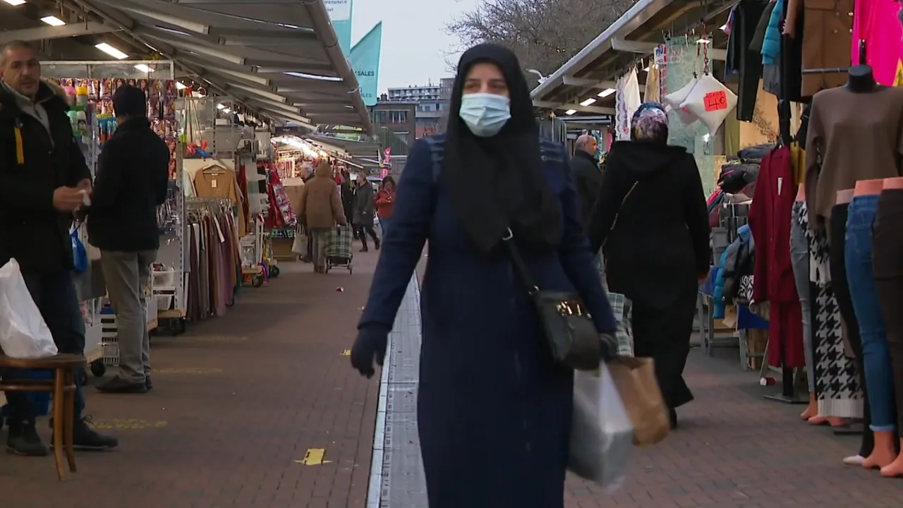 Markten mogen wél open blijven: 'Als mensen er maar geen dagje uit van maken'