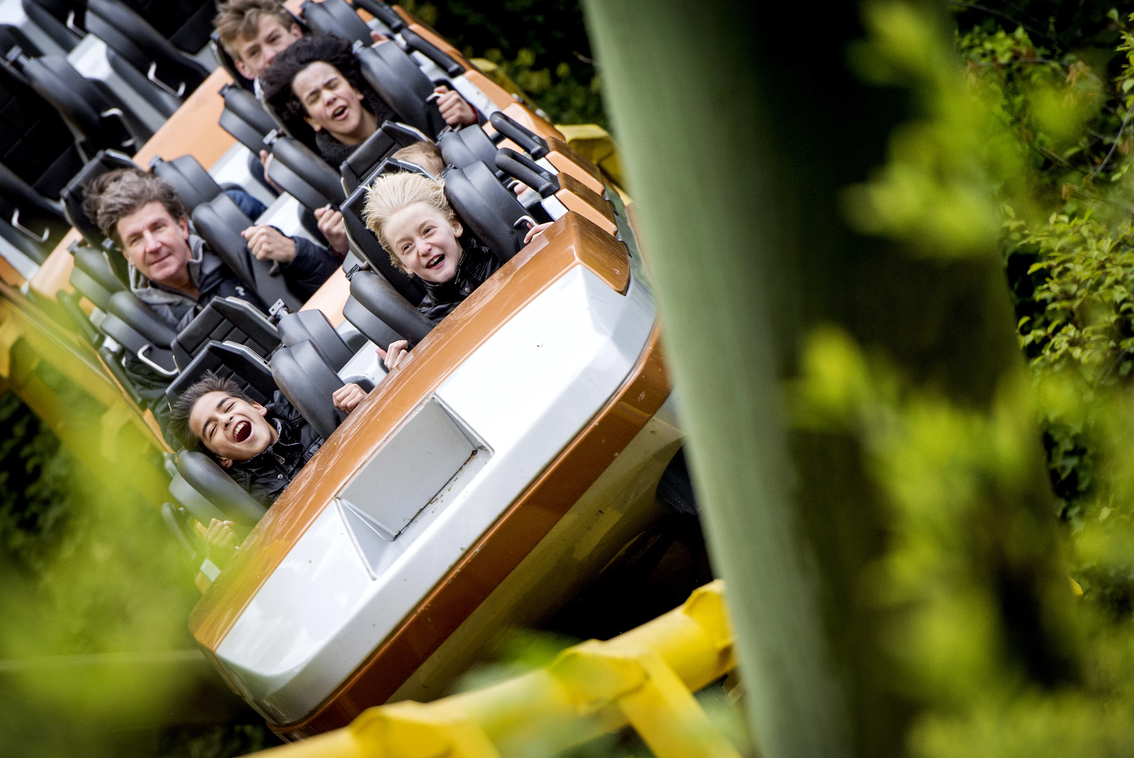 Achtbaantje pakken? Attractiepark Hellendoorn is vandaag open