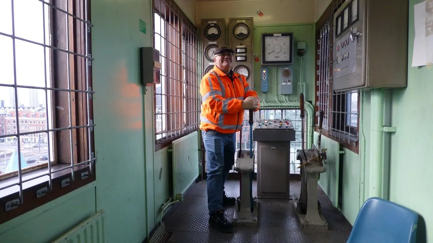 Voor Sjors (57) is met deze hitte geen brug te ver