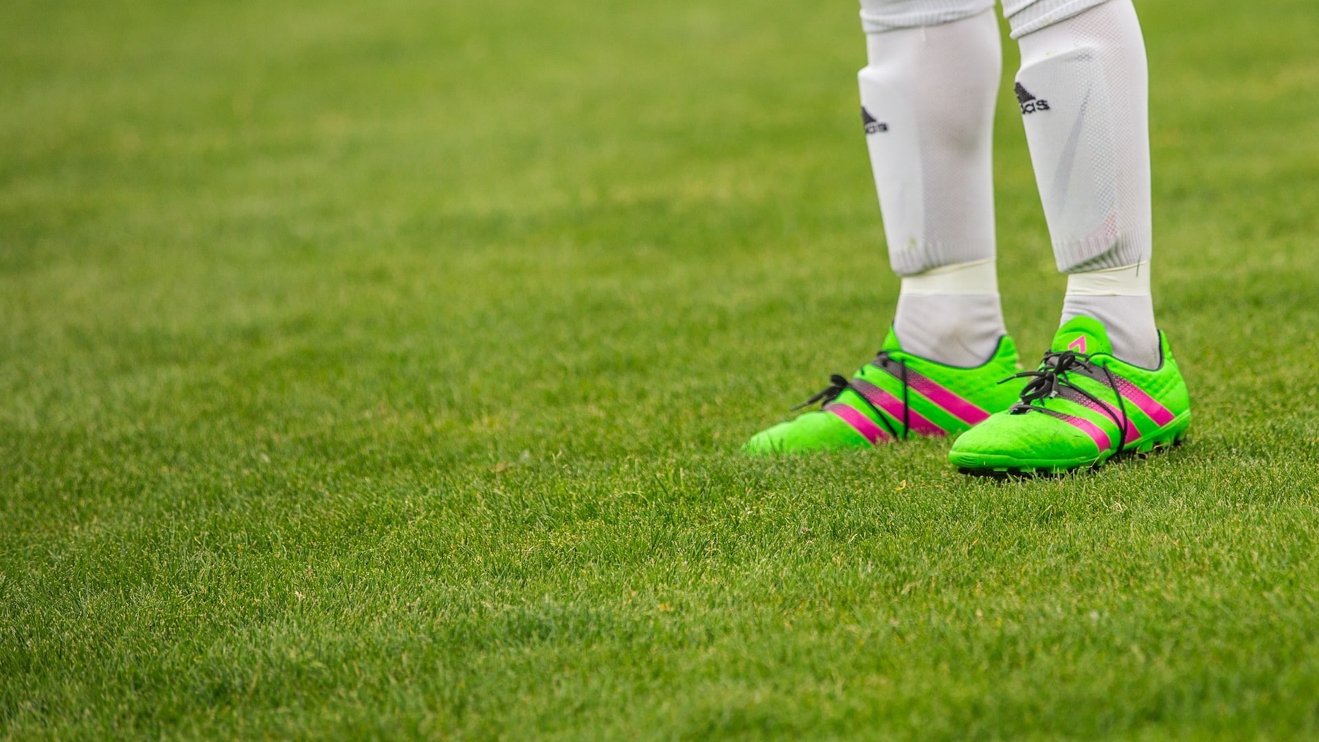 Man probeert kinderen in bus te lokken op parkeerplaats van voetbalclub 