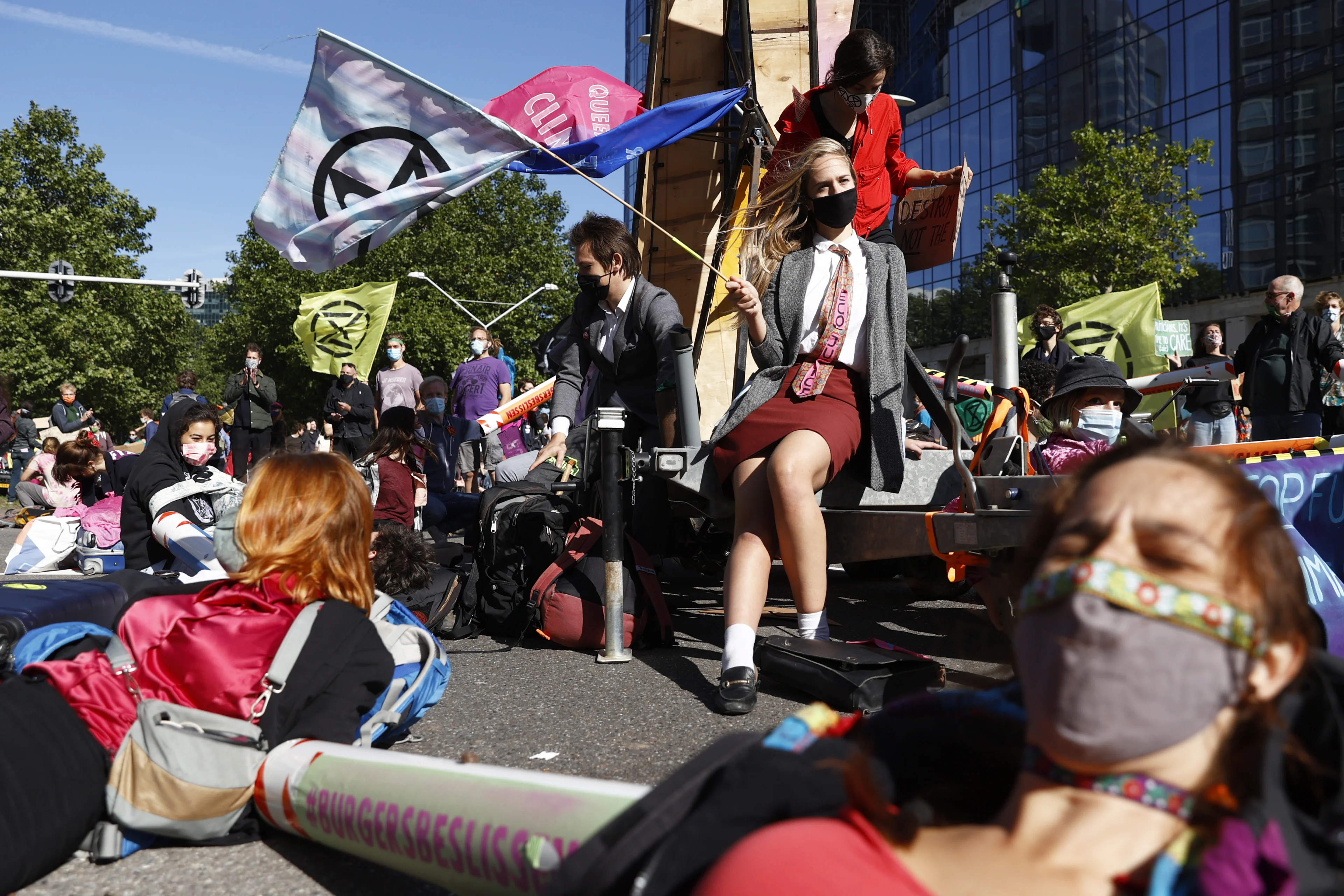 Politie maakt eind aan blokkade van klimaatactivisten in Amsterdam