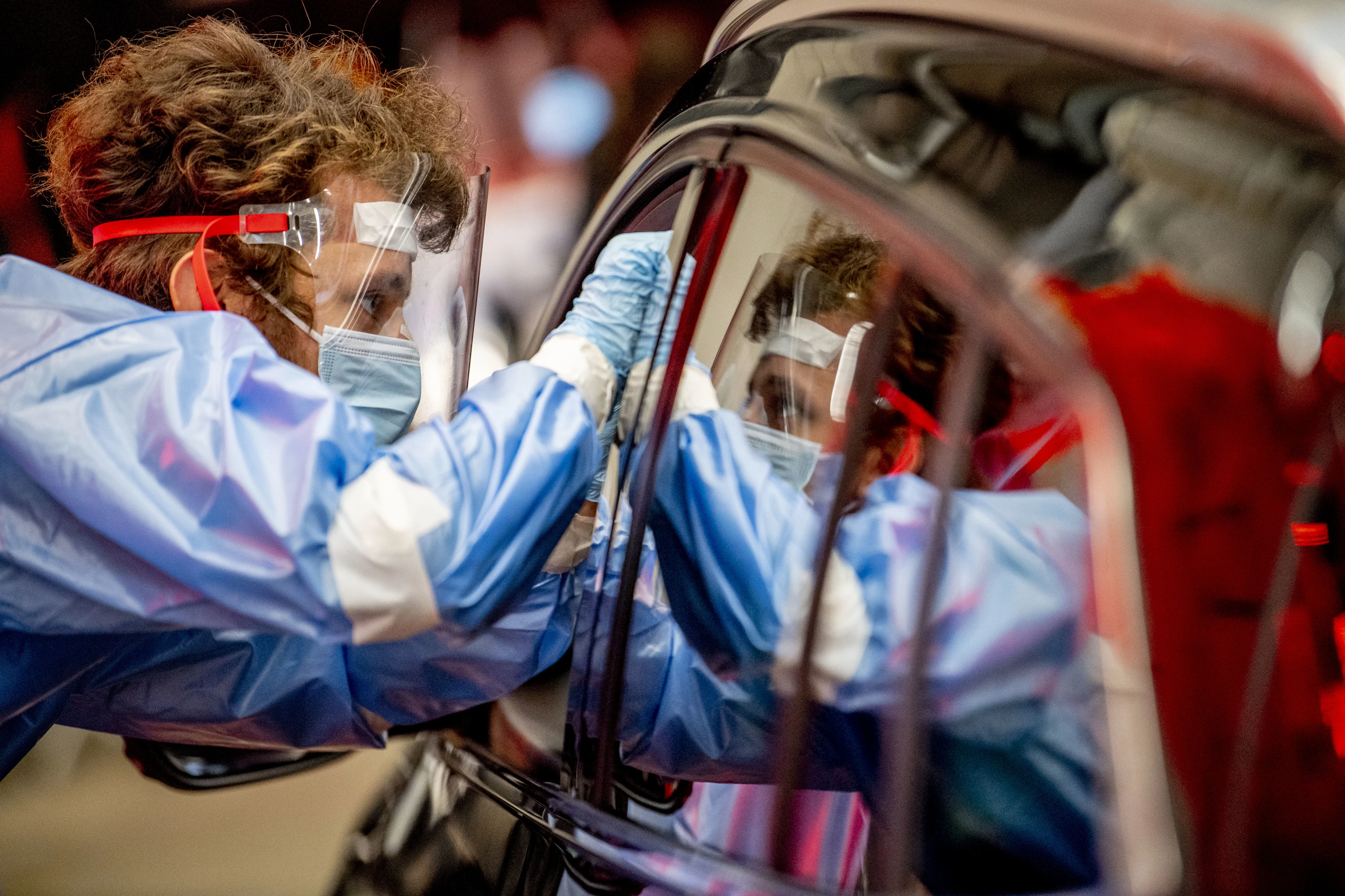 Medewerkers van GGD-teststraat in Winterswijk hebben corona