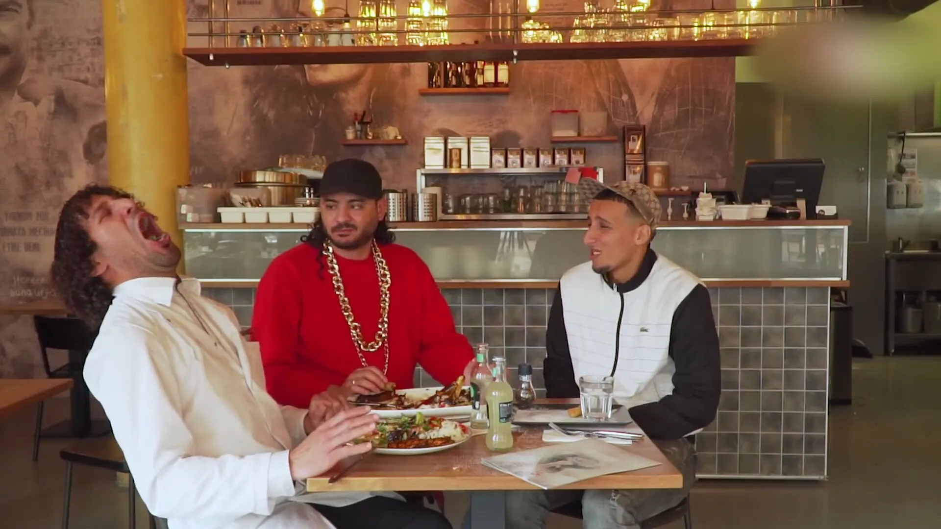 Offerfeest in coronatijd: cabaretgezelschap Borrelnootjez roept op extra voorzichtig te zijn