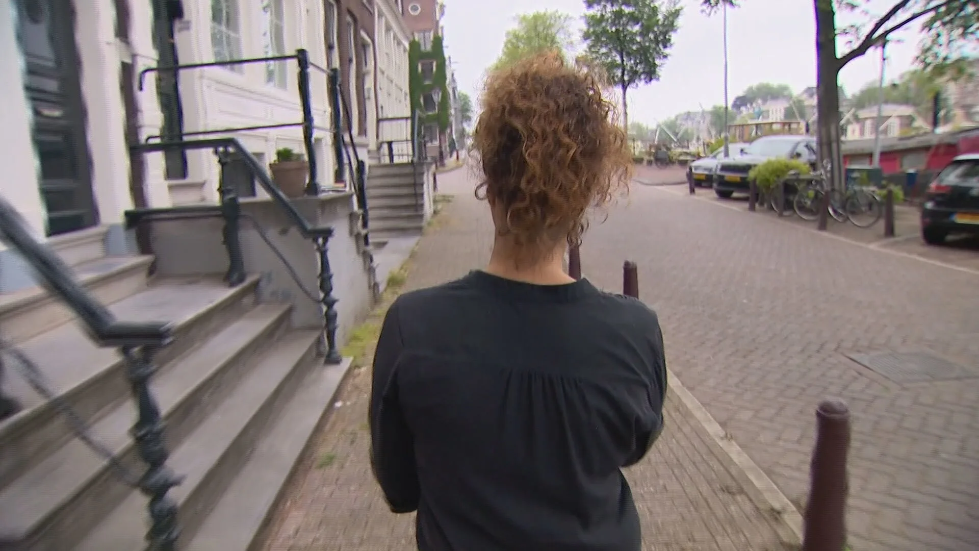 Onschuldige zus van moordverdachte werd ernstig bedreigd door undercoveragenten