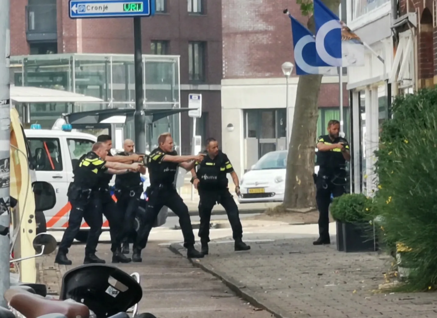 Benny filmt aanhouding gewapende overvaller Haarlem: 'Het is wel indrukwekkend als je zoiets ziet'