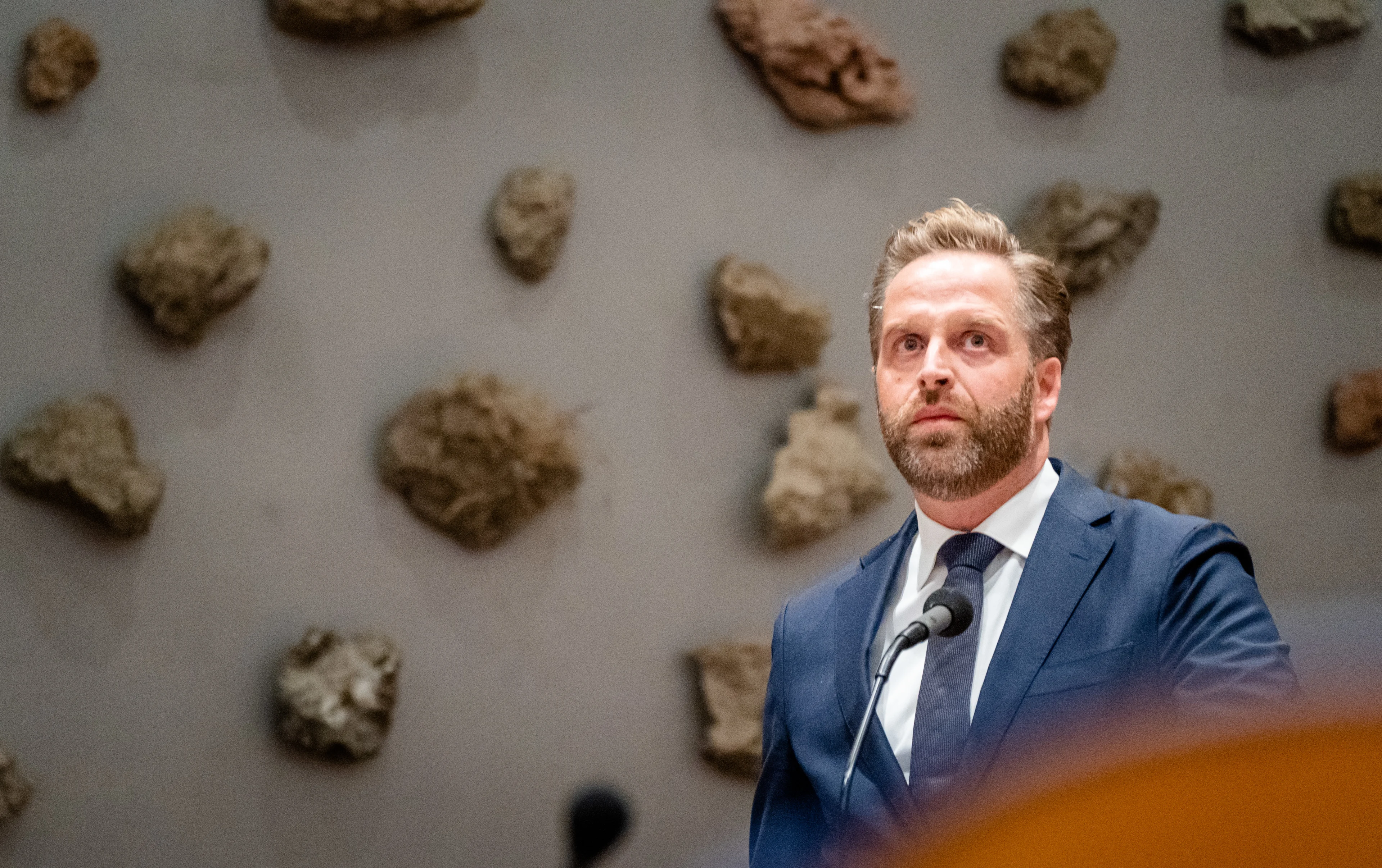 Twitteraars voelen zich bedreigd door uitspraak De Jonge over postcodes ongevaccineerden