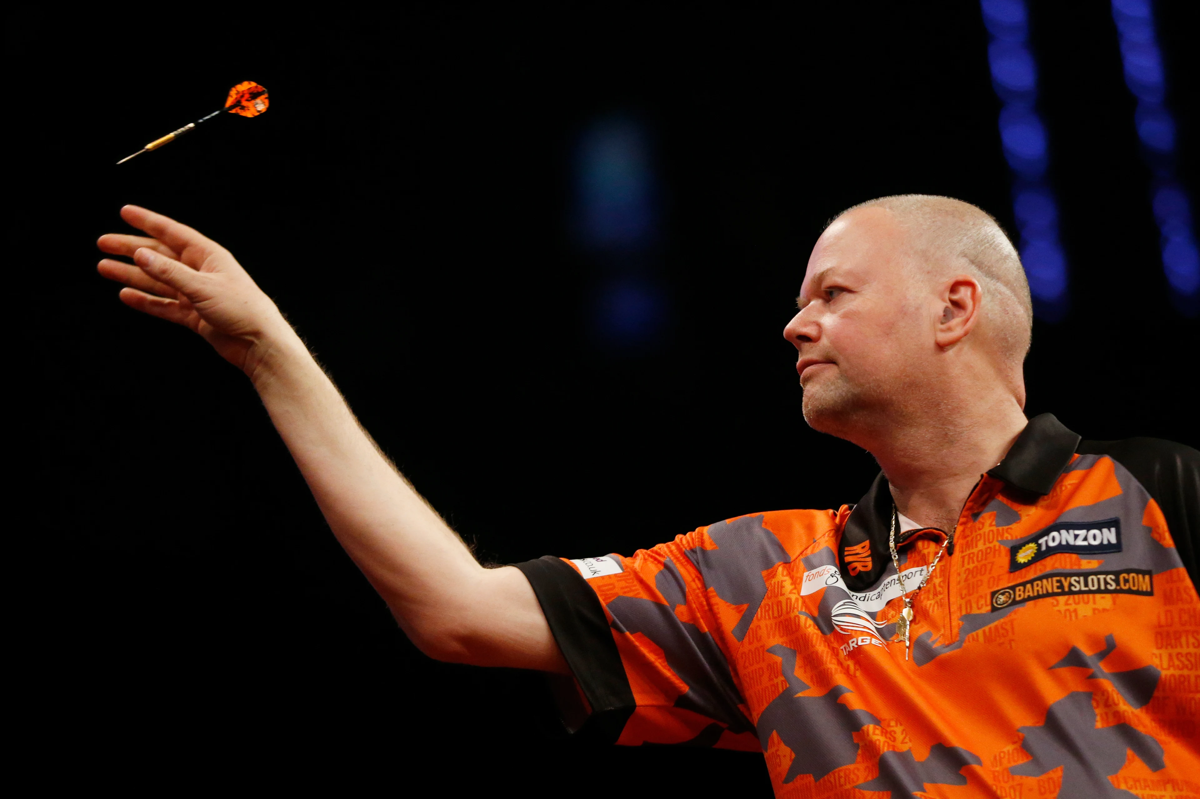 Word jij de gelukkige eigenaar van Raymond van Barneveld's trofeeën?