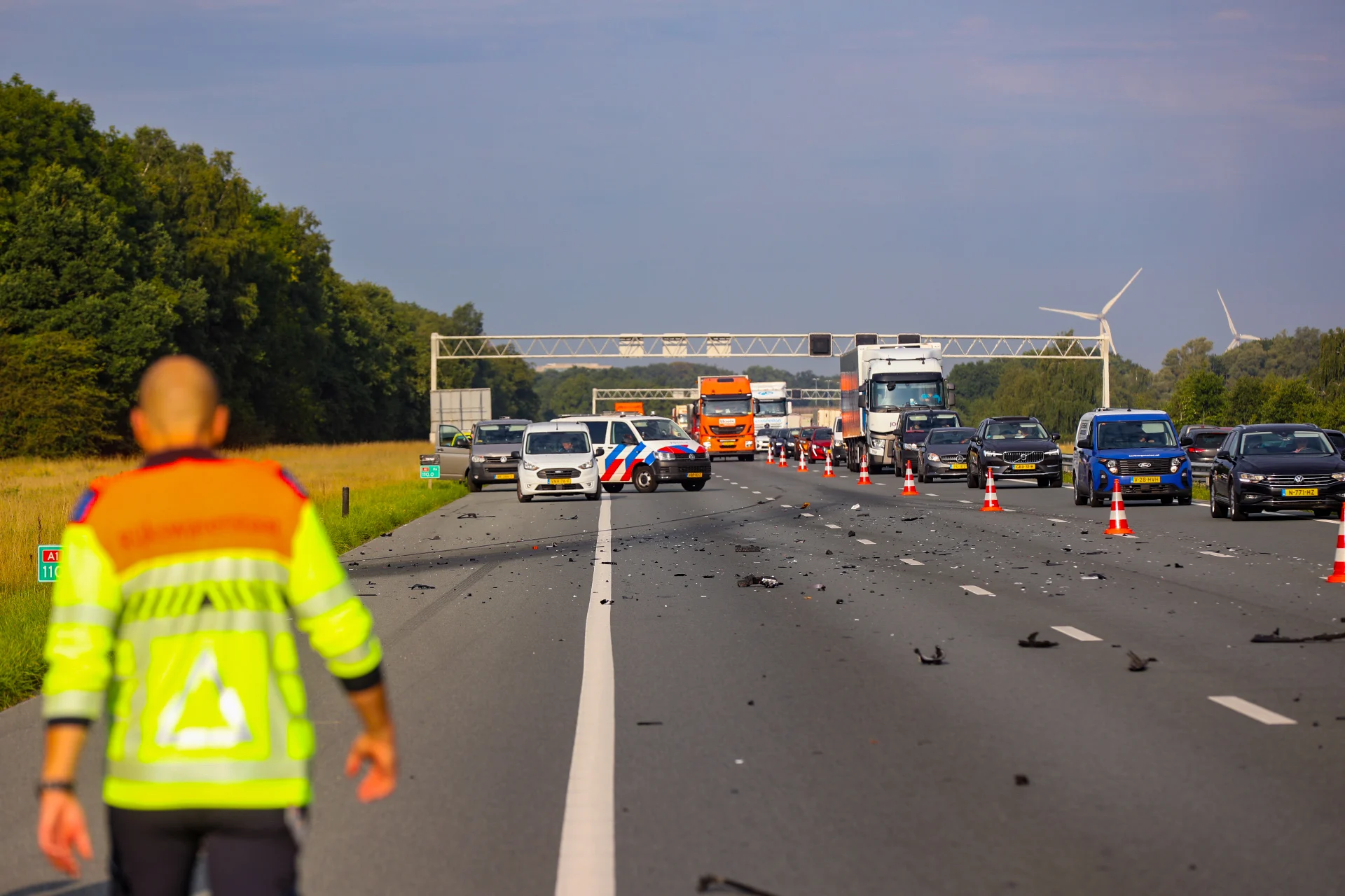 Vrouw (47) overlijdt bij zwaar ongeluk op A1 bij Bathmen, twee anderen gewond