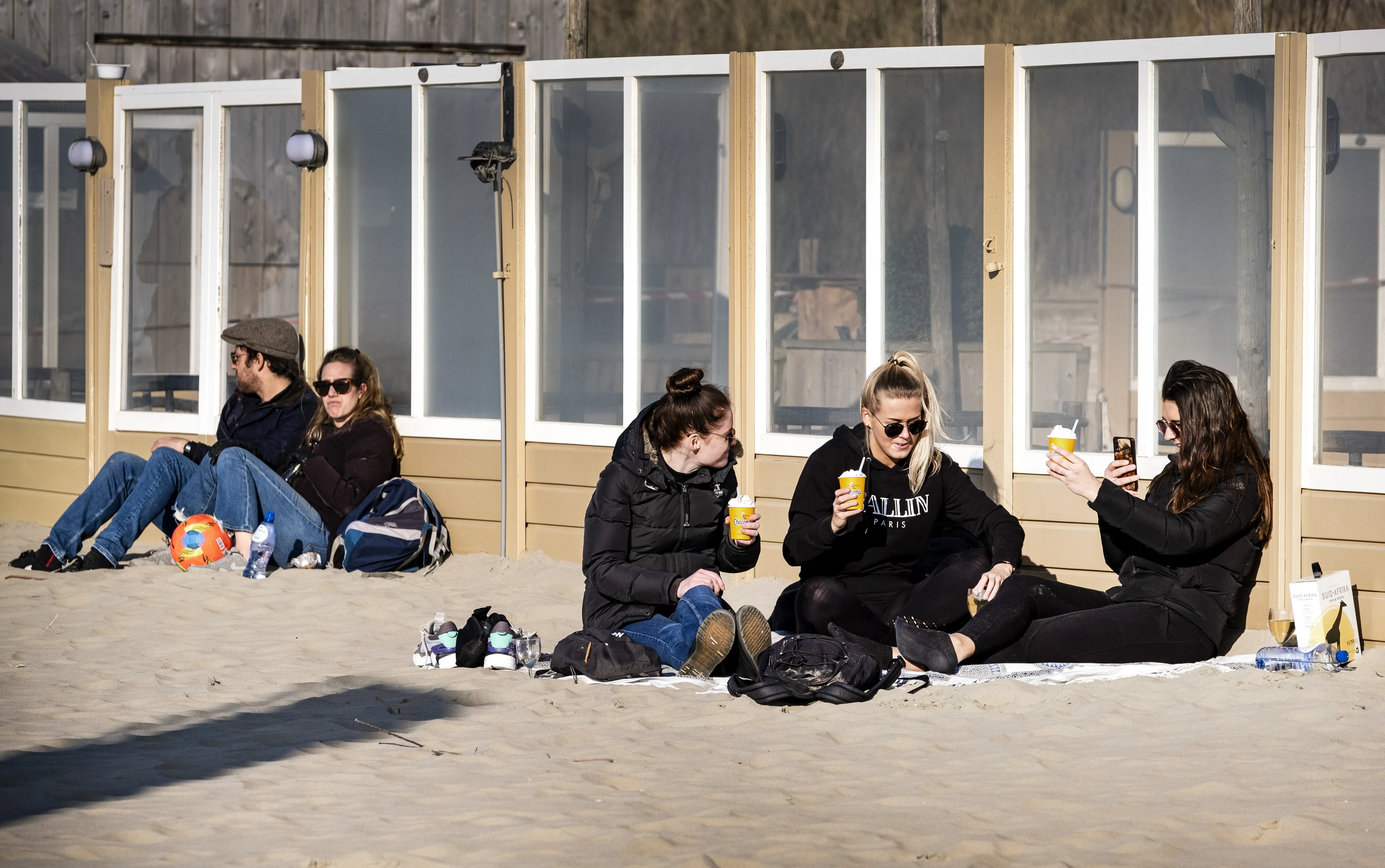 Zestig procent van de Nederlanders wil lockdown vanwege corona