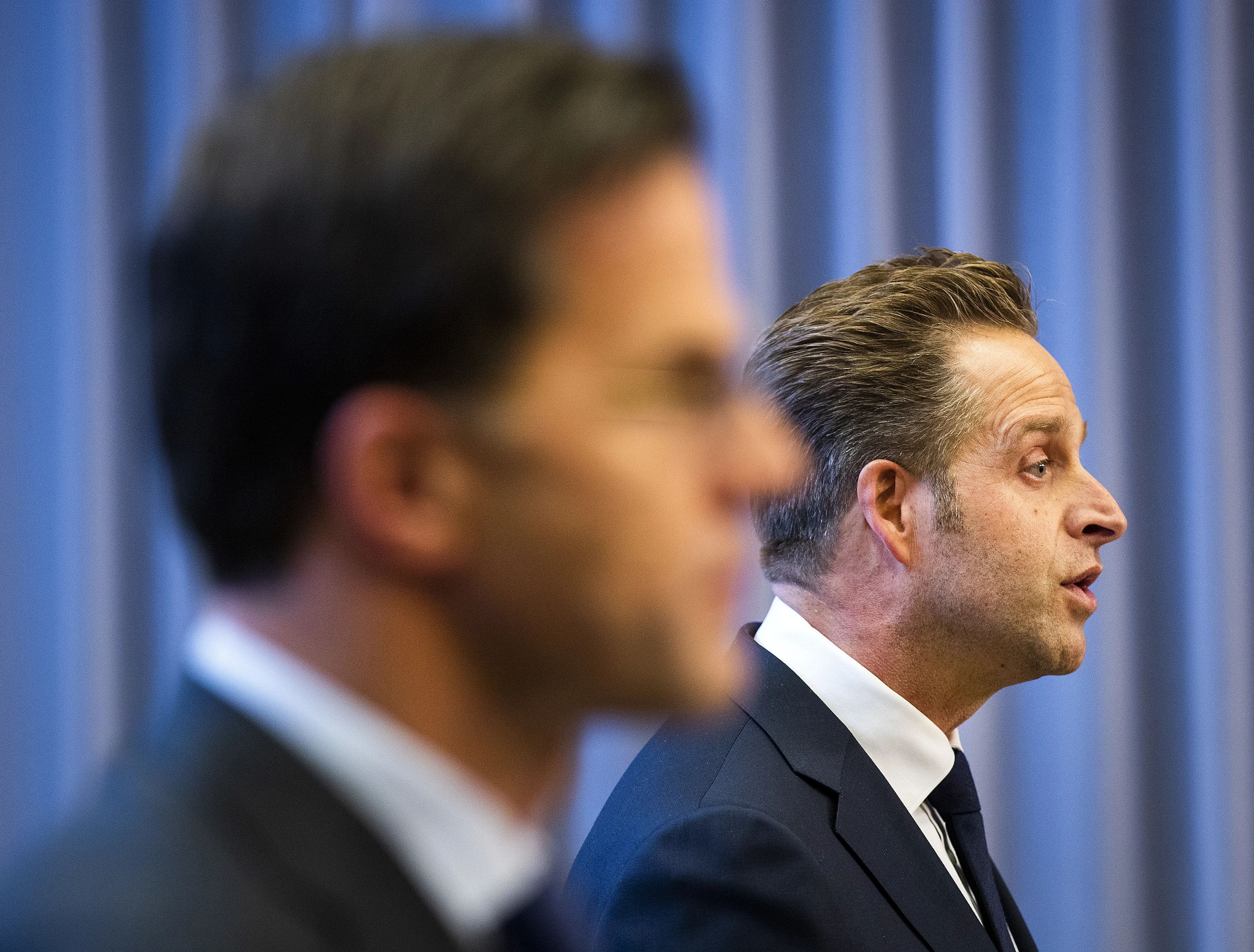 Geen lockdown, wel scherpere corona-maatregelen: boetes voor geen afstand houden